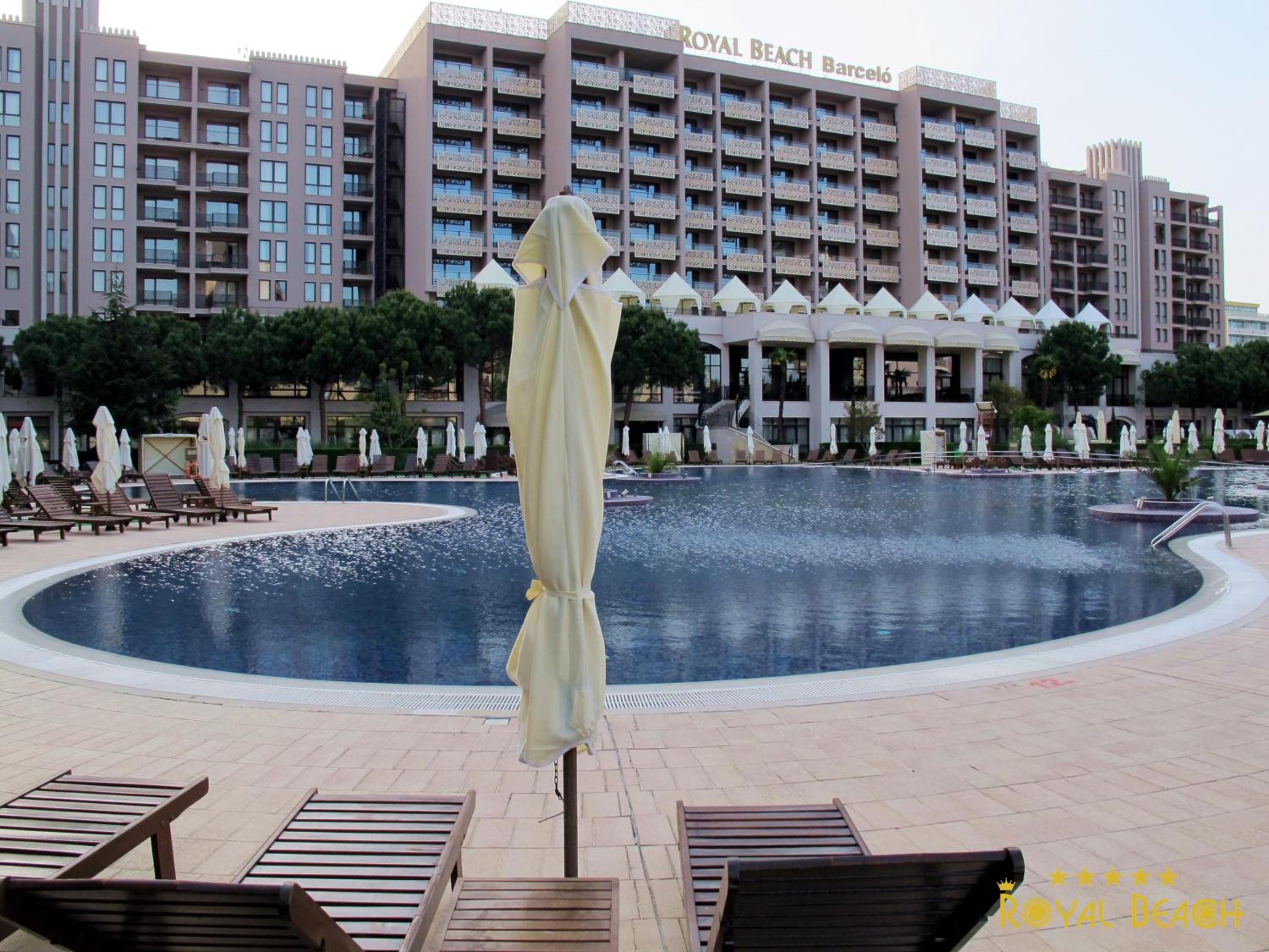 ROYAL BEACH HOTEL apartment