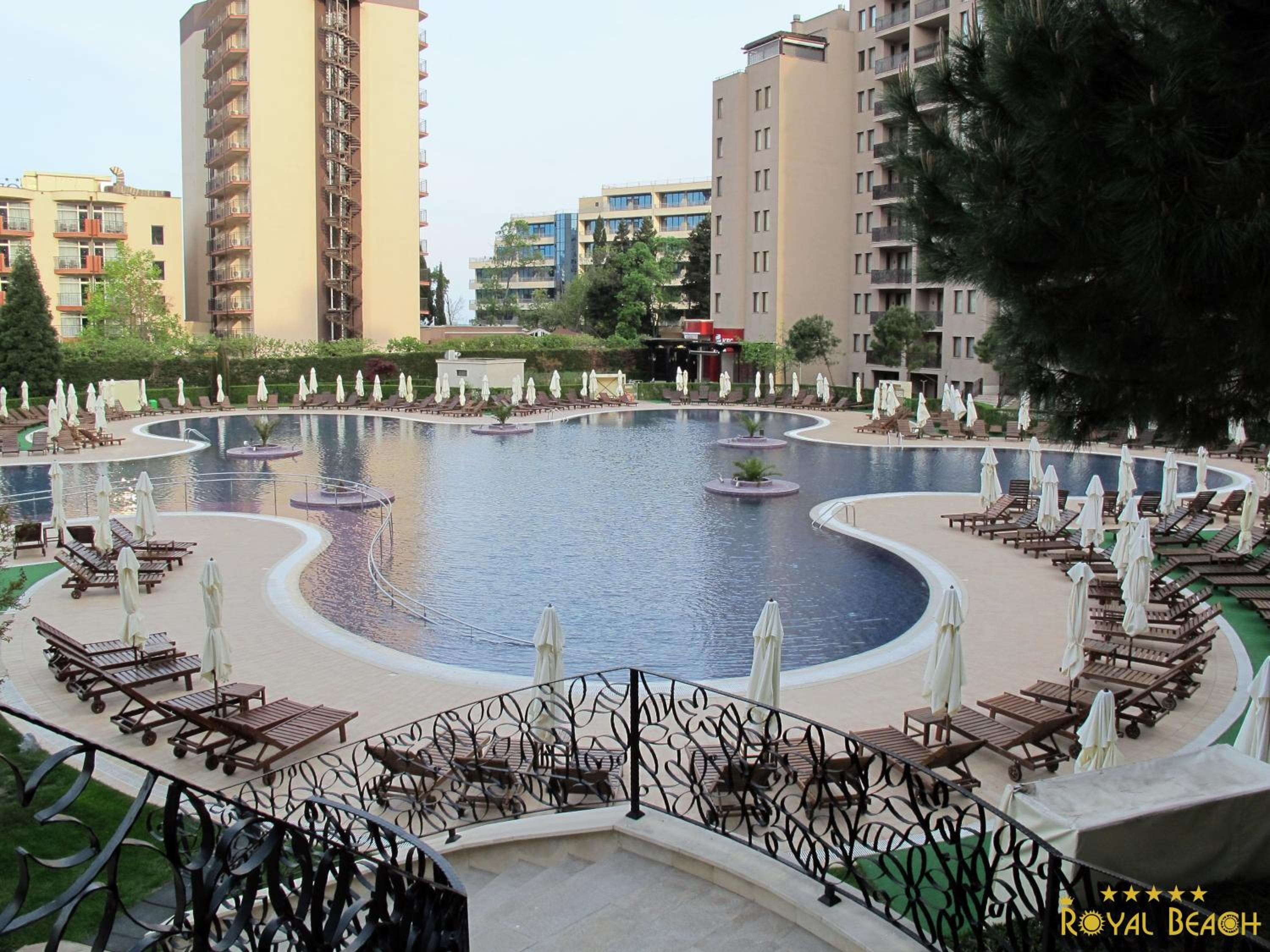 ROYAL BEACH HOTEL apartment
