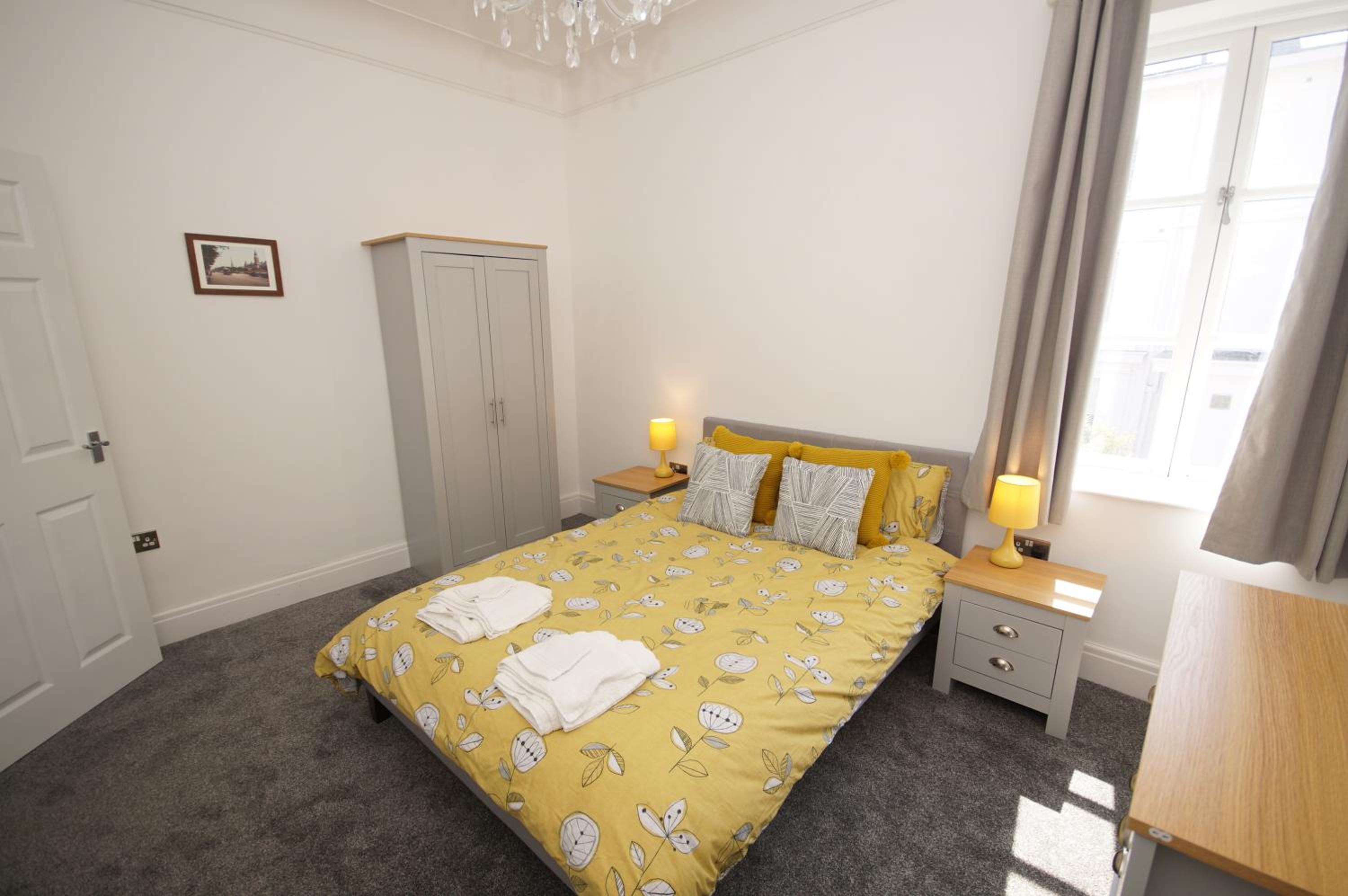 Grade 2 Listed Apartment, Southport Promenade view 5