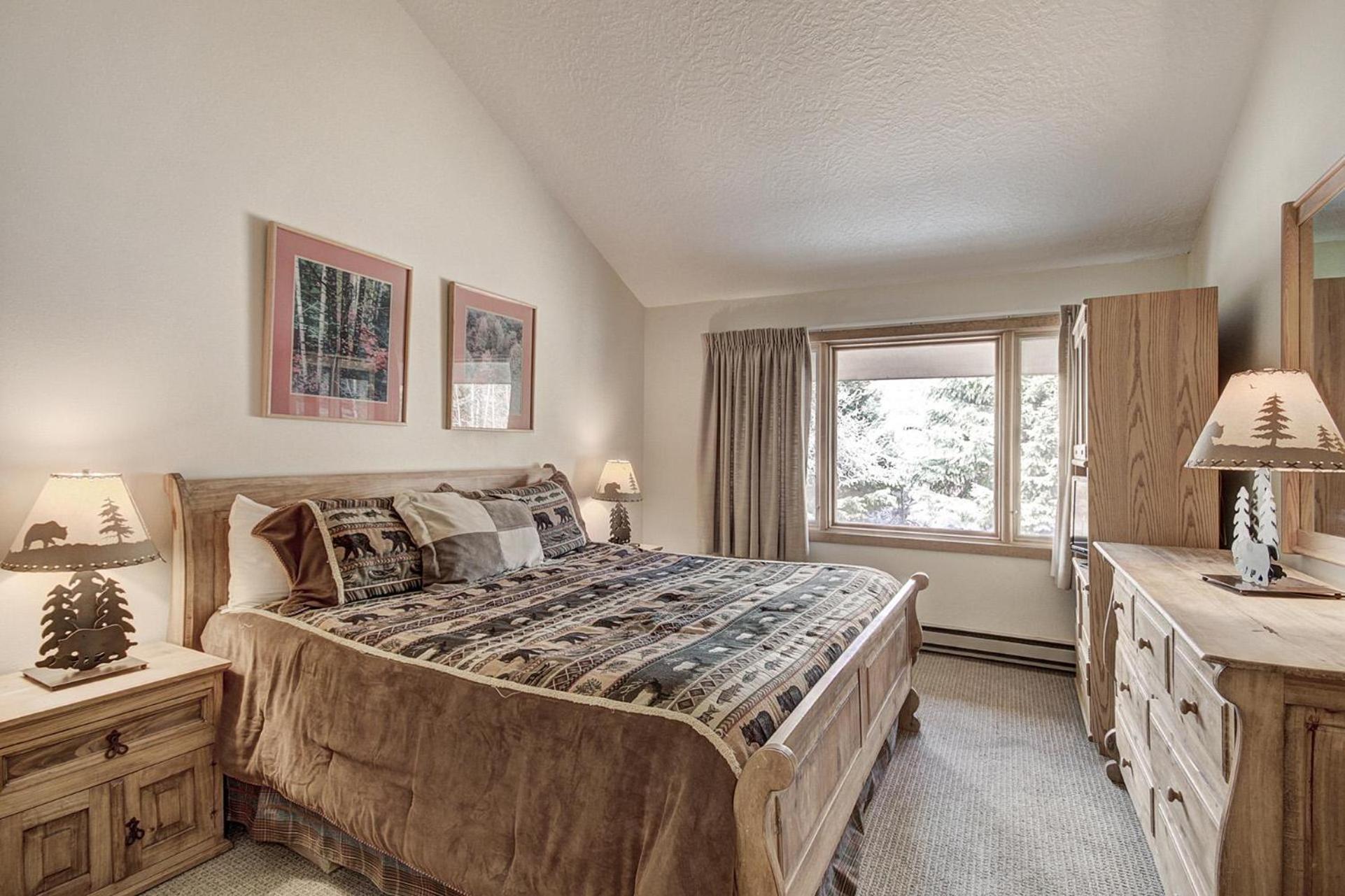 1733 Lenawee Condo