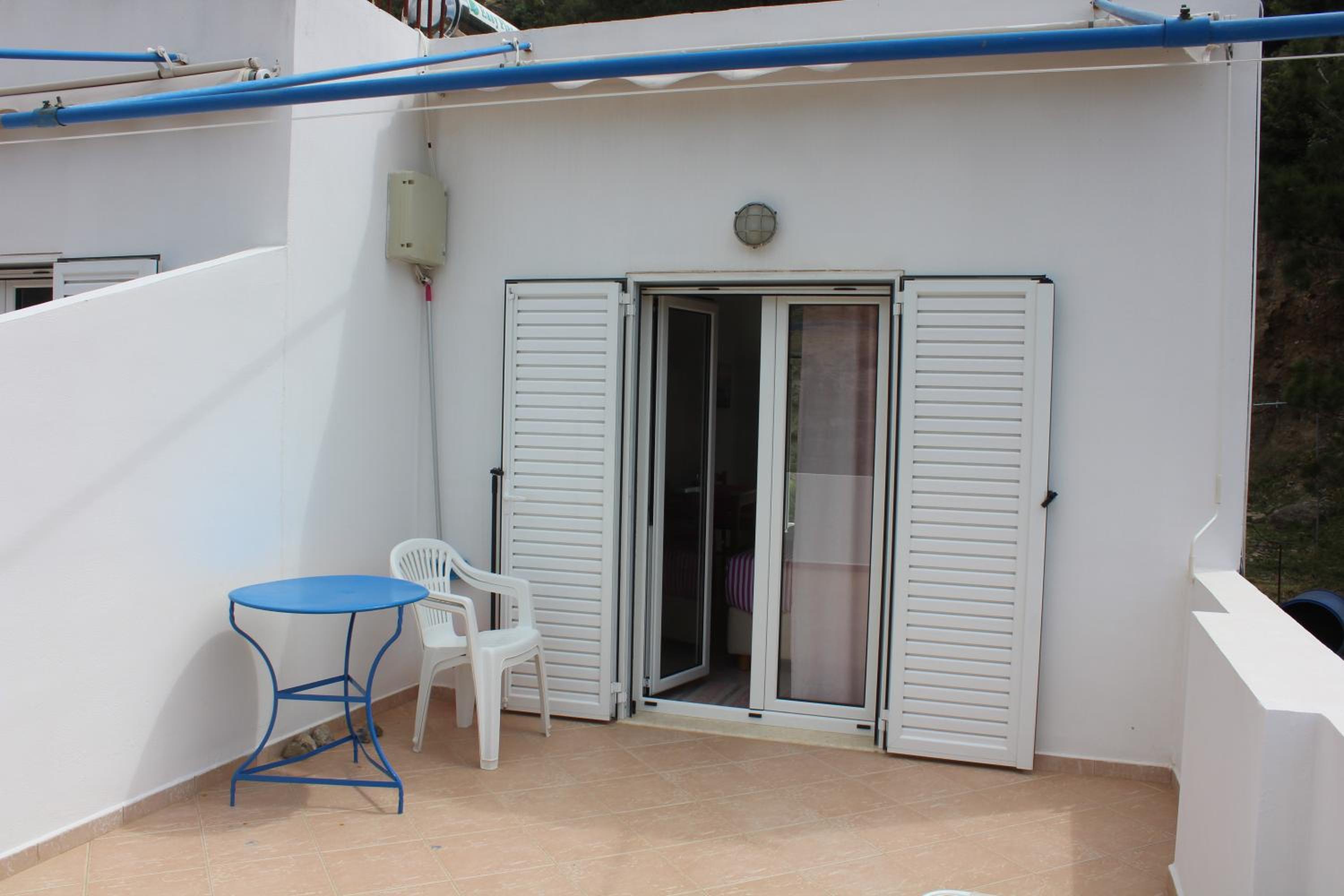 Aaron Studios Apartments