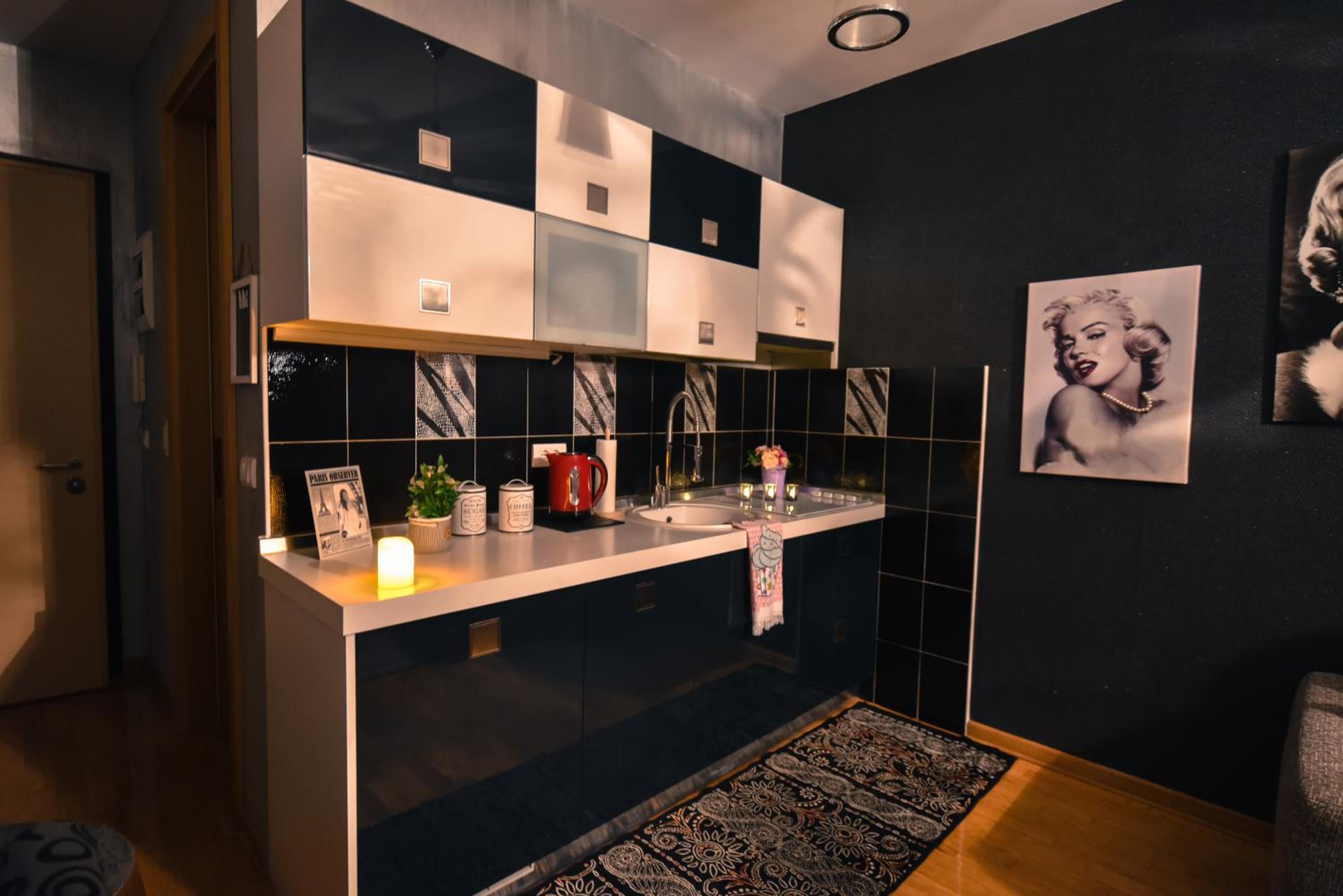 Marilyn Apartment view 3
