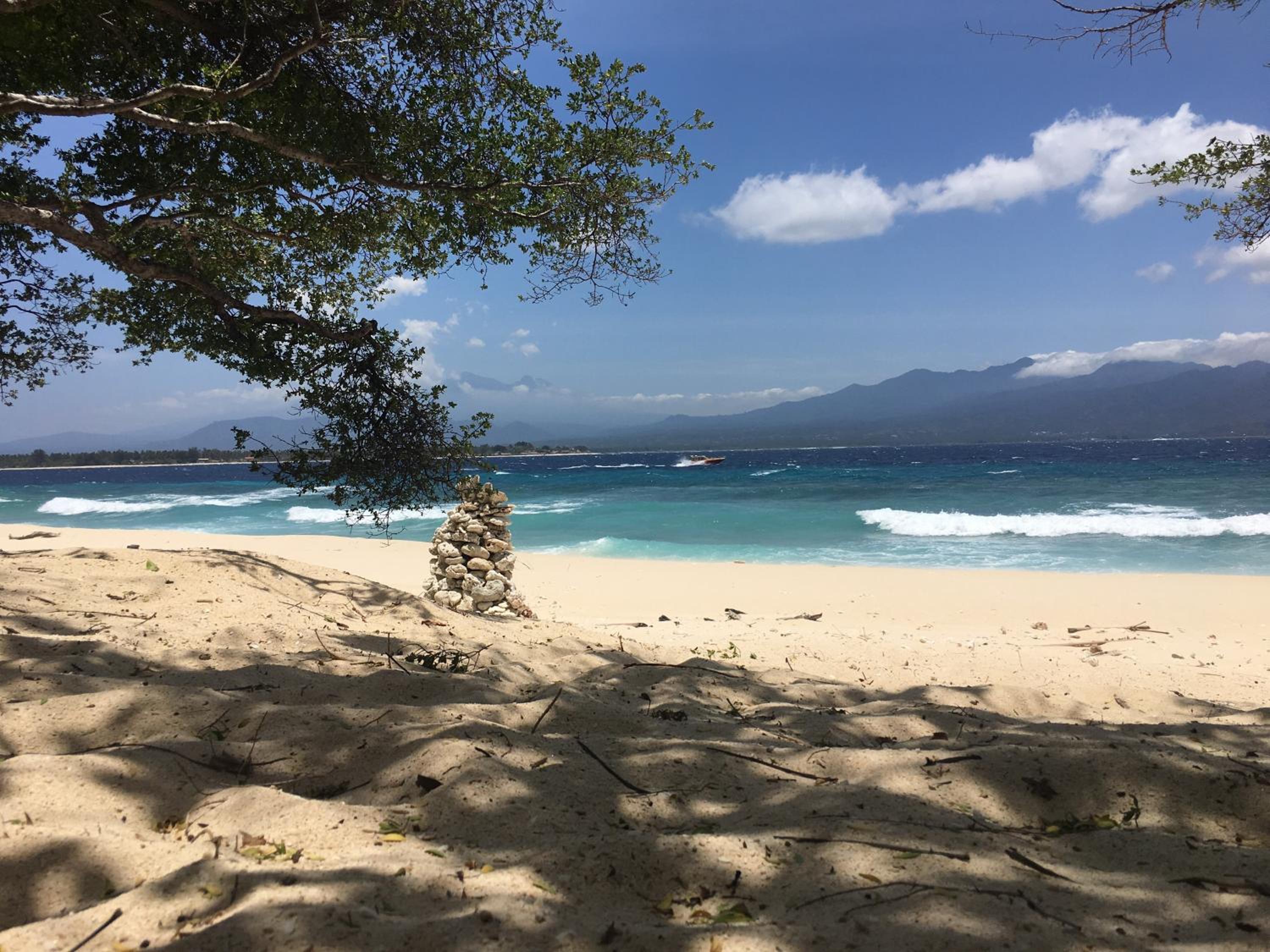 Biru Meno Beach Bungalows view 4