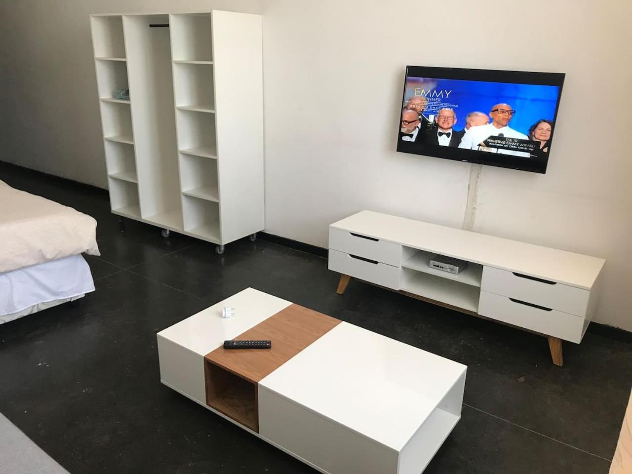 Trendy Art Studio Apartment,Maboneng Joburg