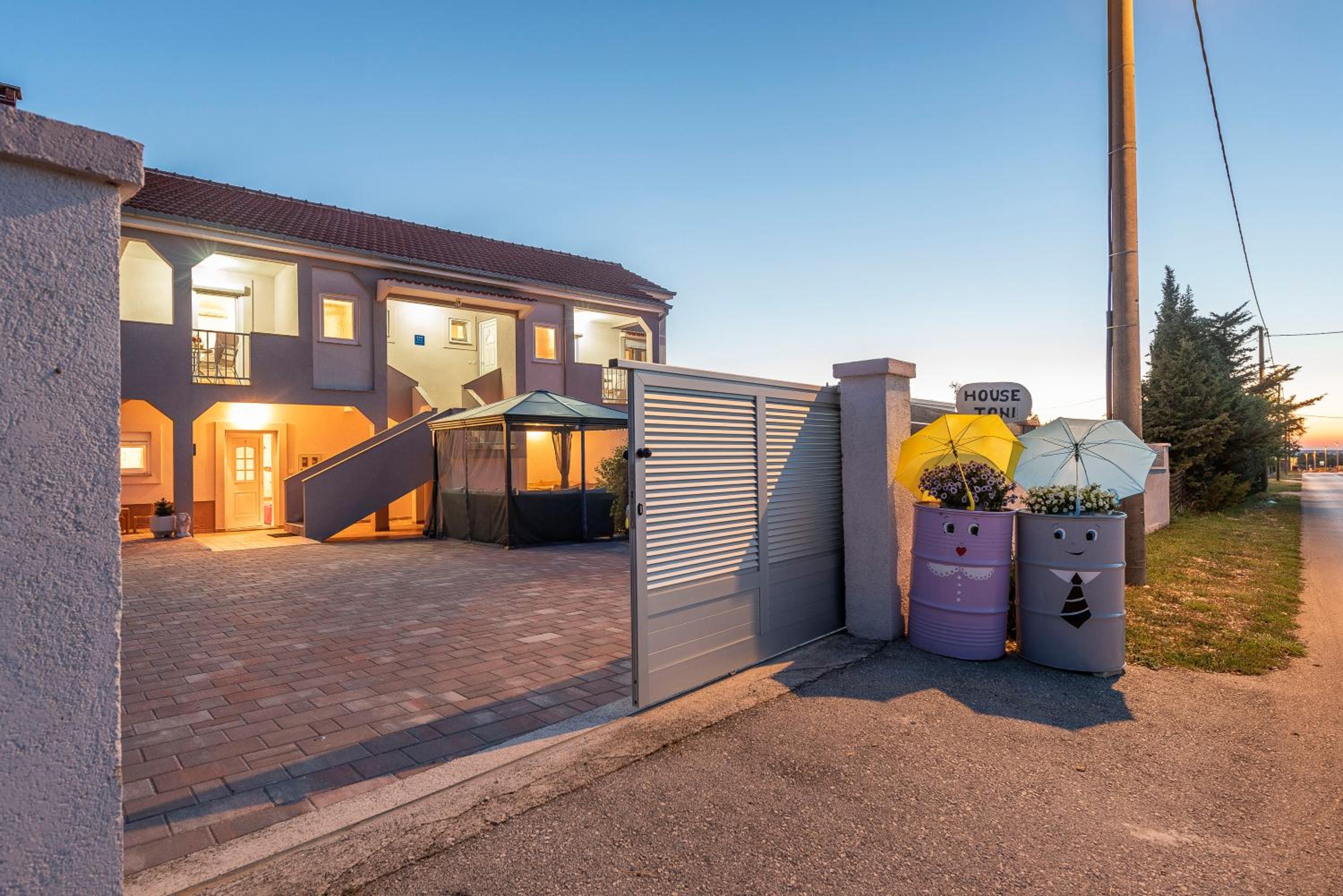 Hotel Villa Toni with private pool near Zadar - Image 1