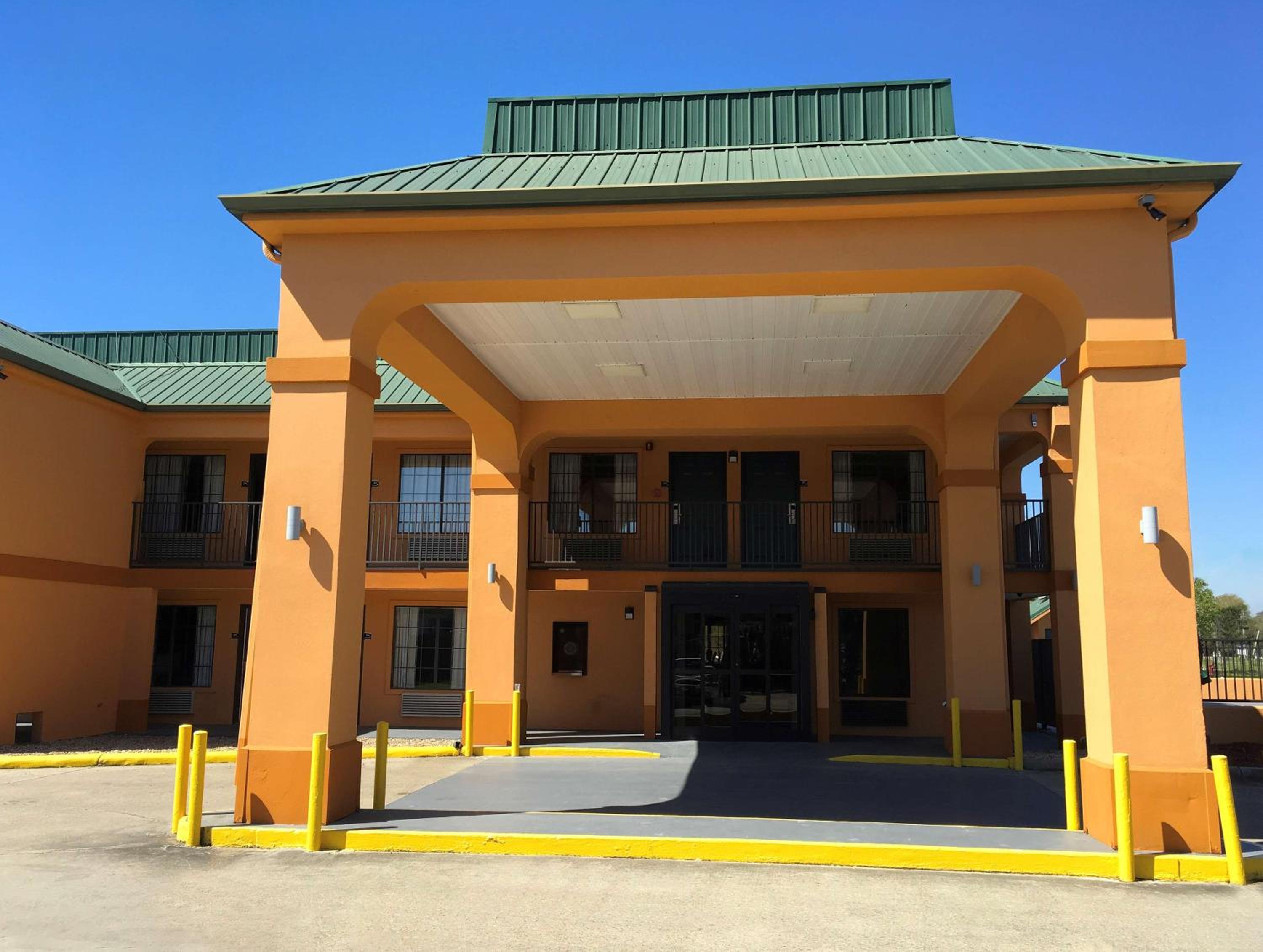 Americas Best Value Inn Denham Springs view 3