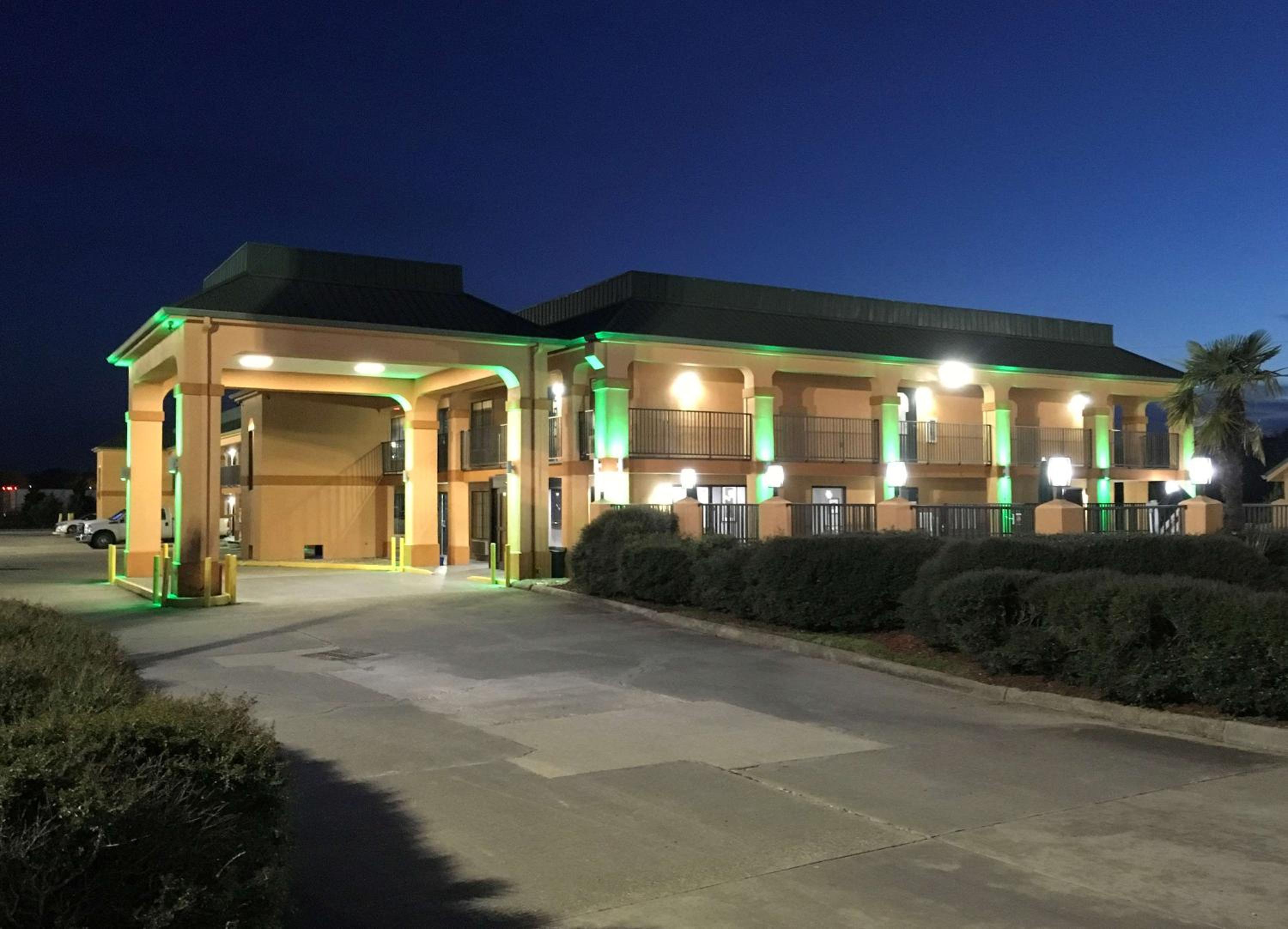 Americas Best Value Inn Denham Springs view 4