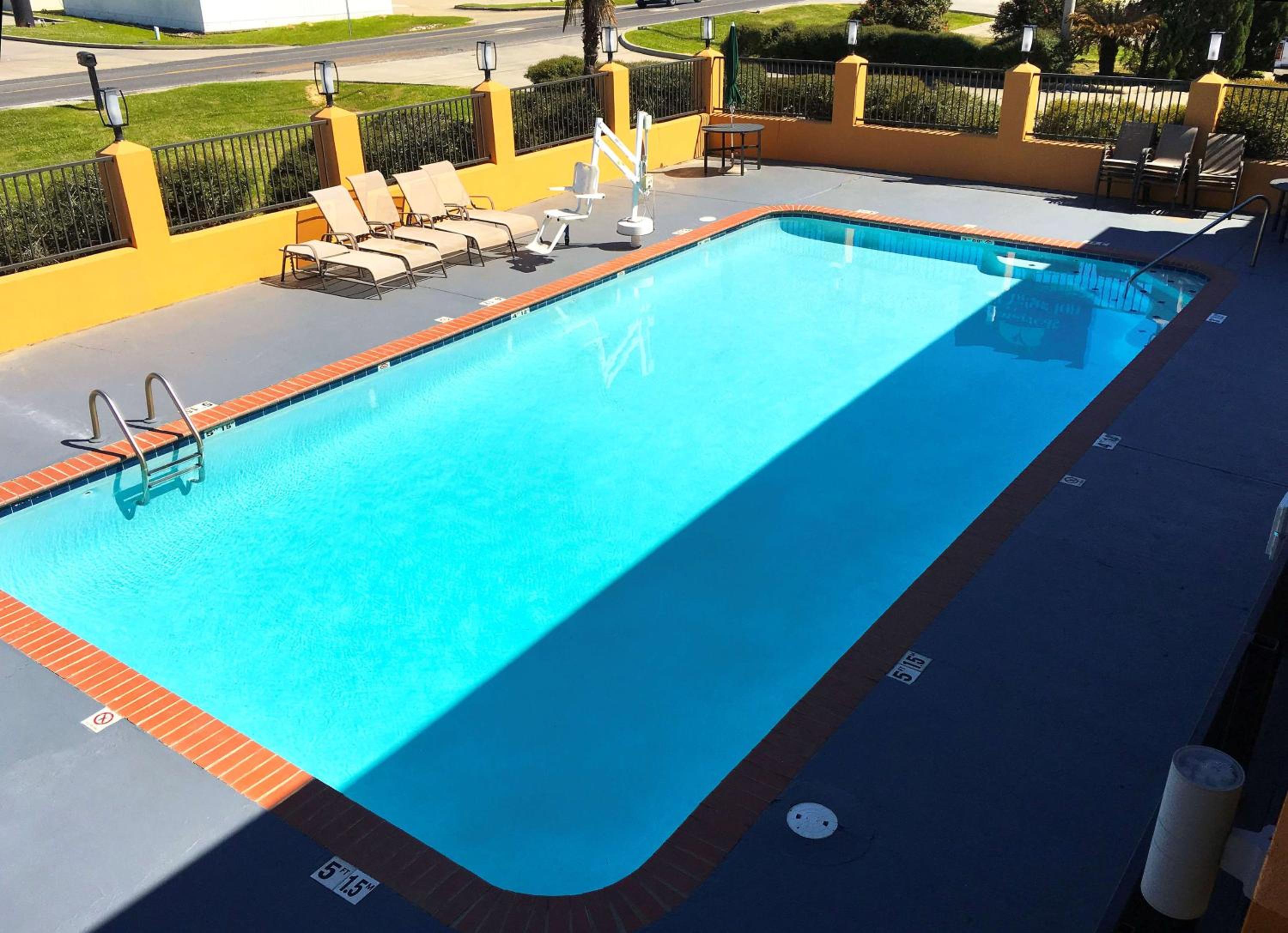 Americas Best Value Inn Denham Springs view 2