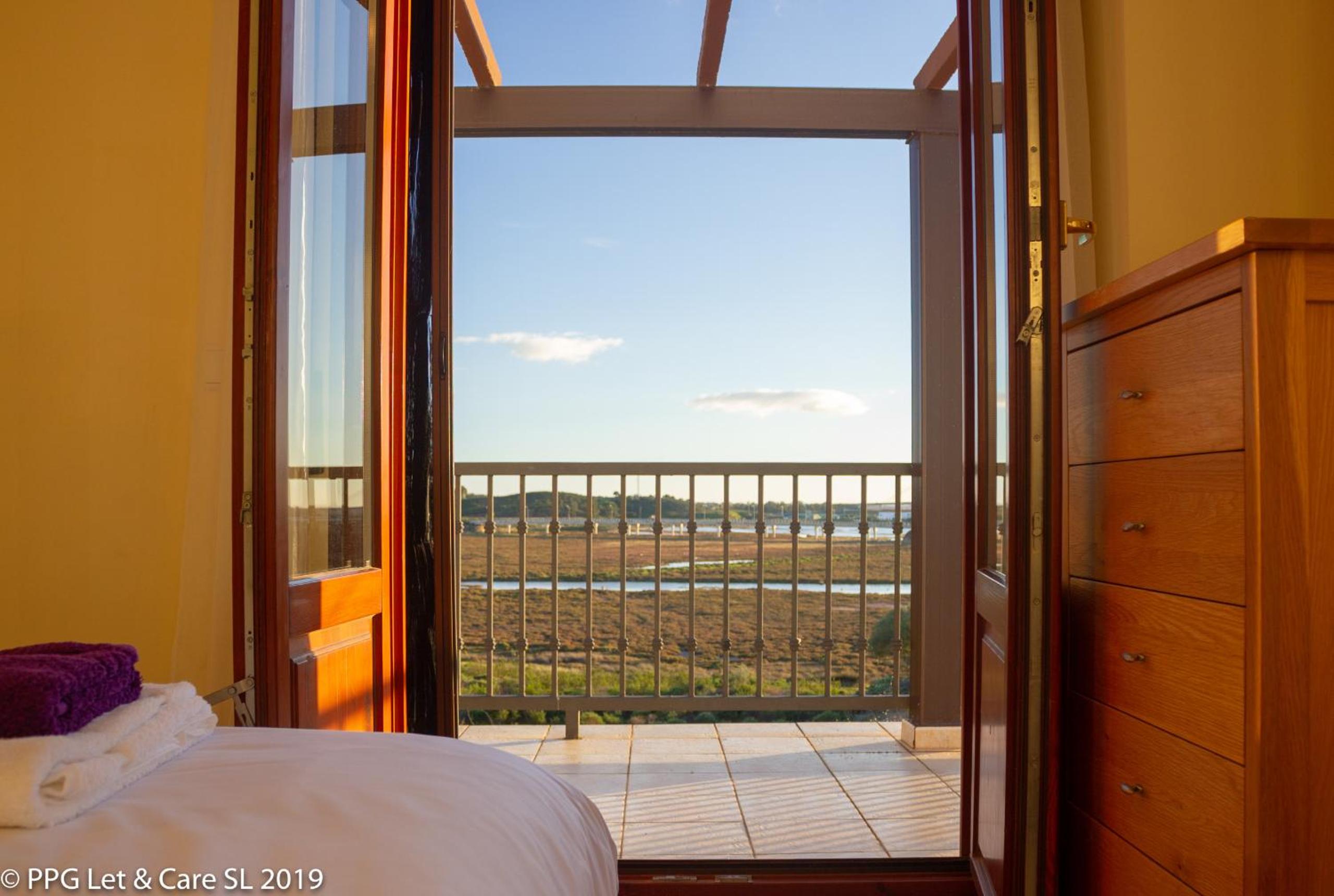Top-floor Apartment - Stunning Views - GOR01 view 2