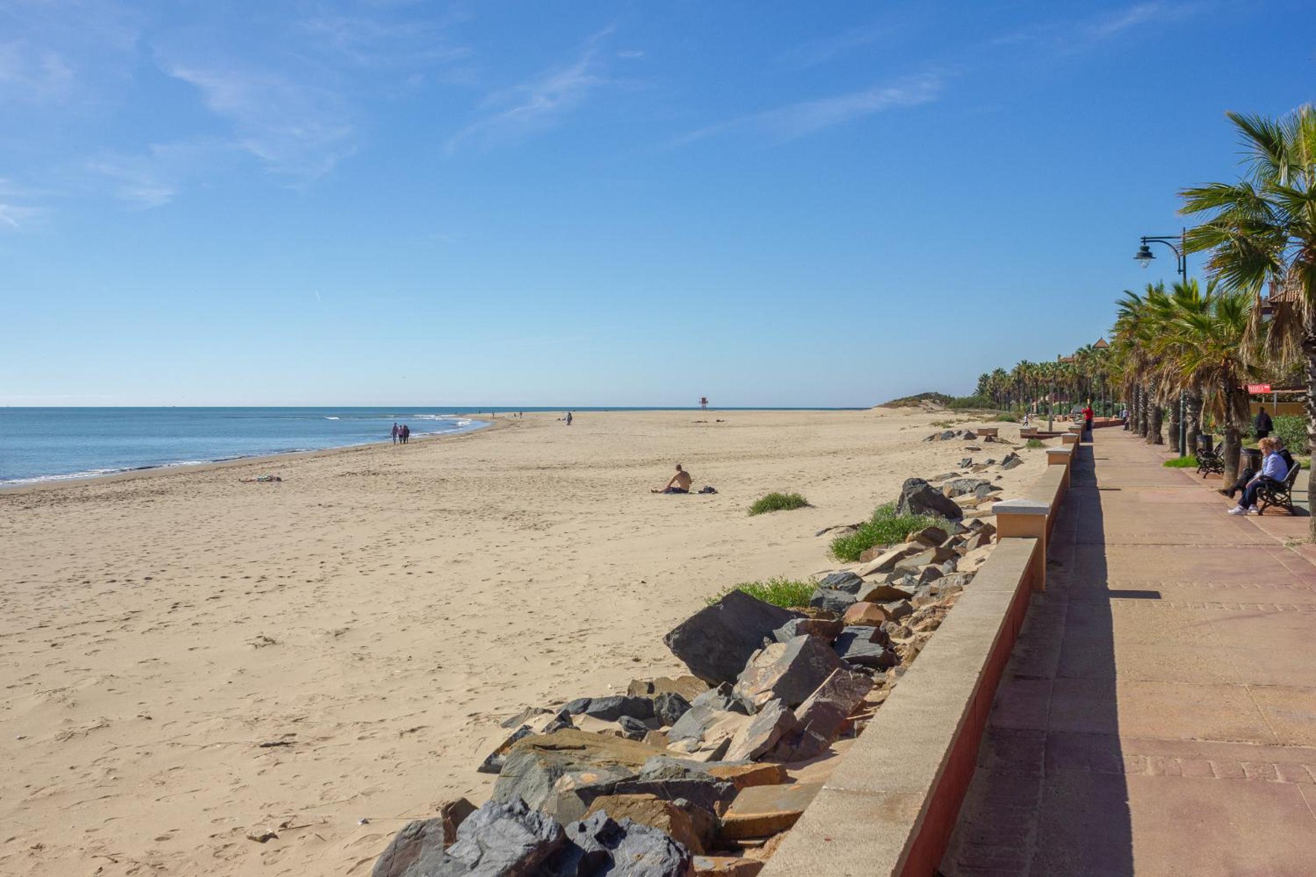 Sea Facing Apartment - Los Albatros - DUF02 view 3