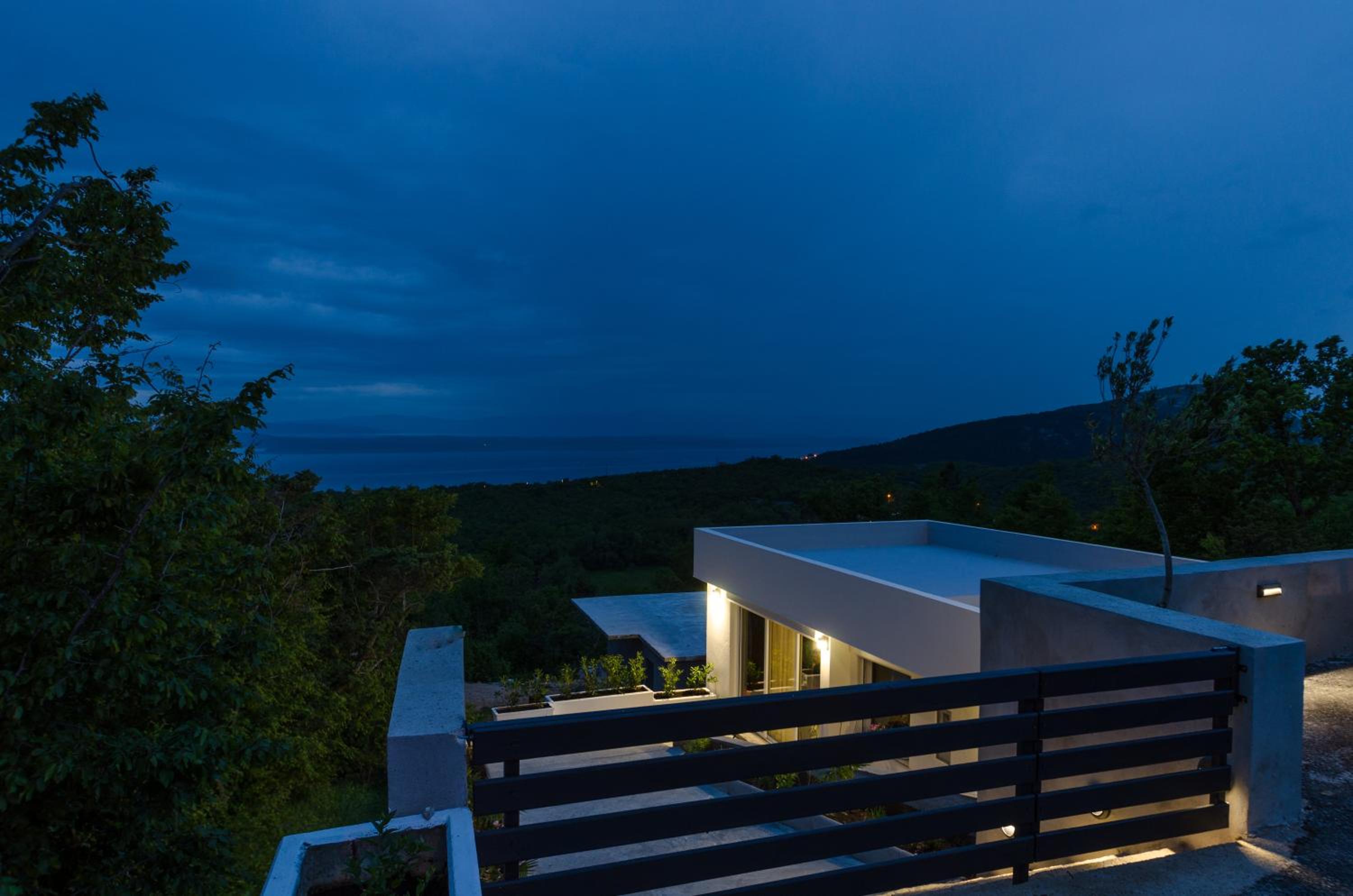 Photo 33