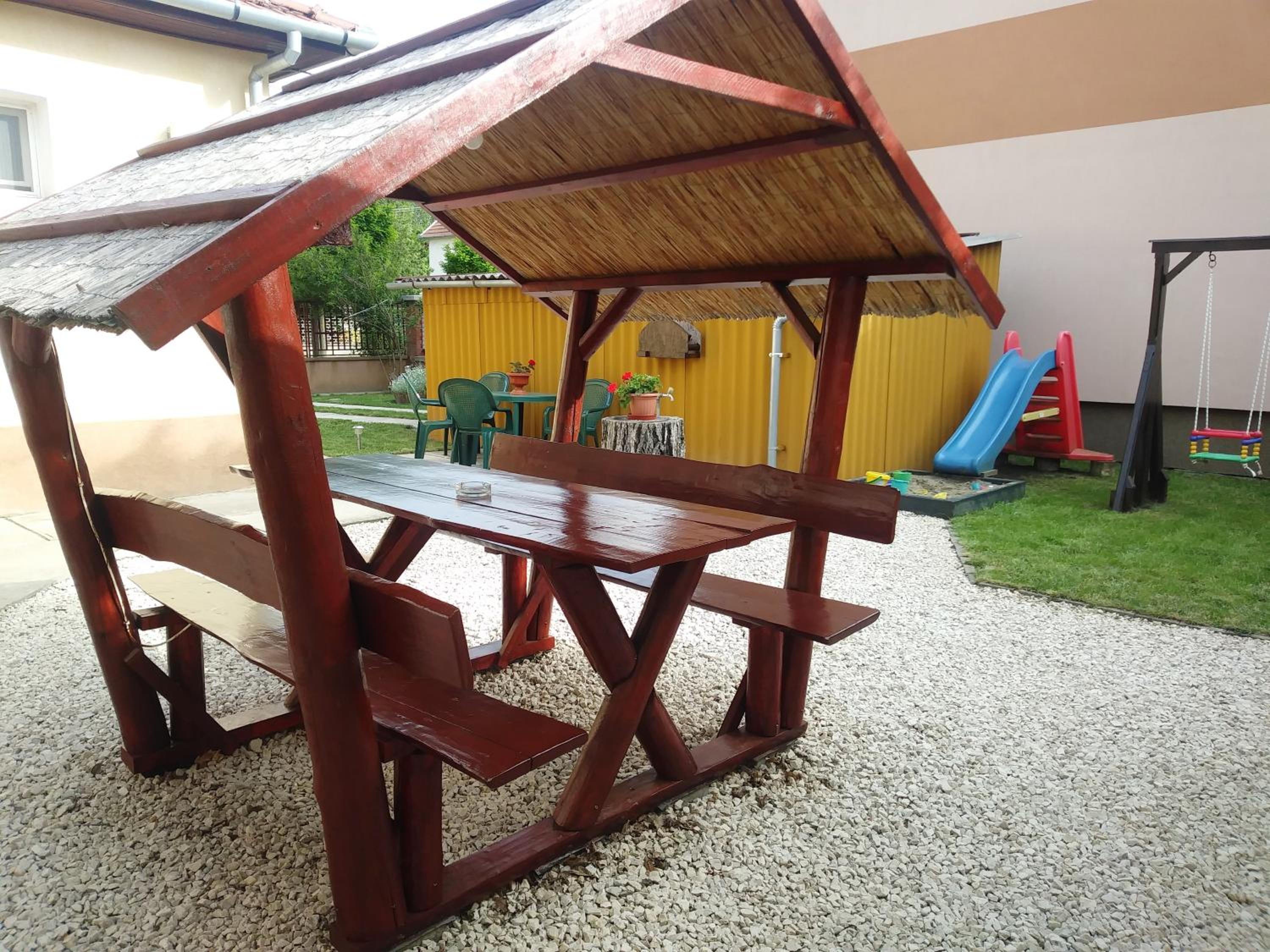Szivárvány Apartman view 5