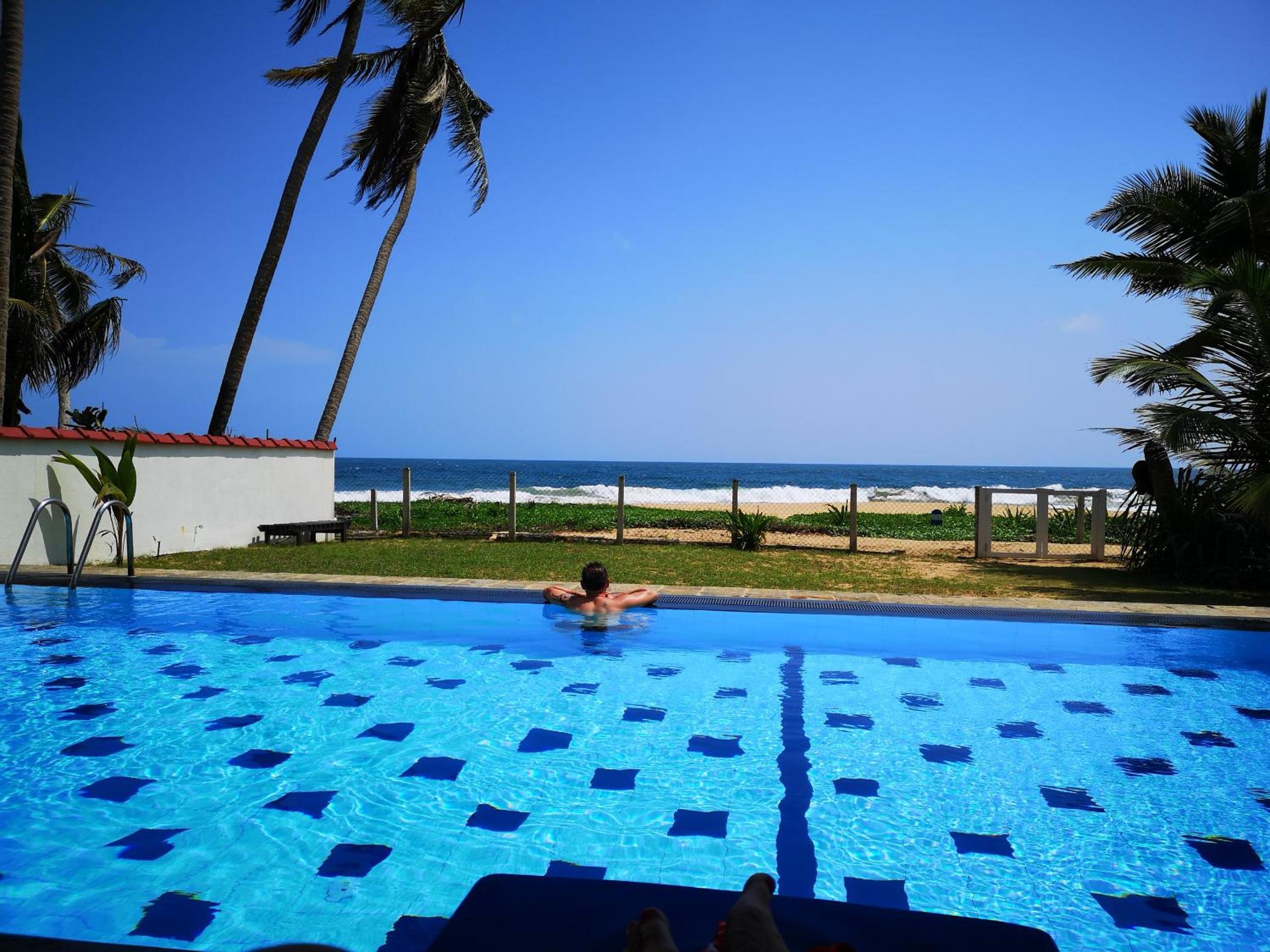 Tropical Beach House Hikkaduwa view 5