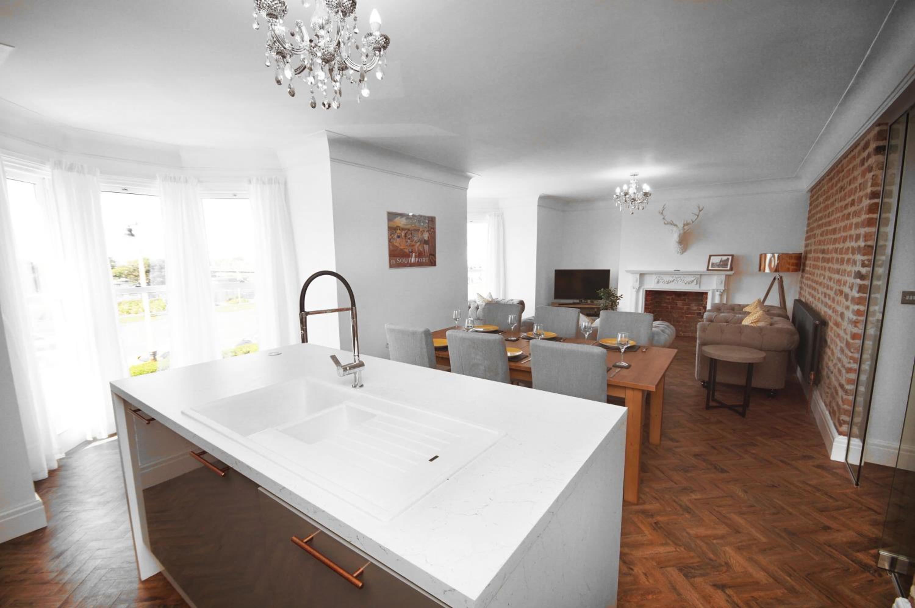 Grade 2 Listed Apartment, Southport Promenade view 2