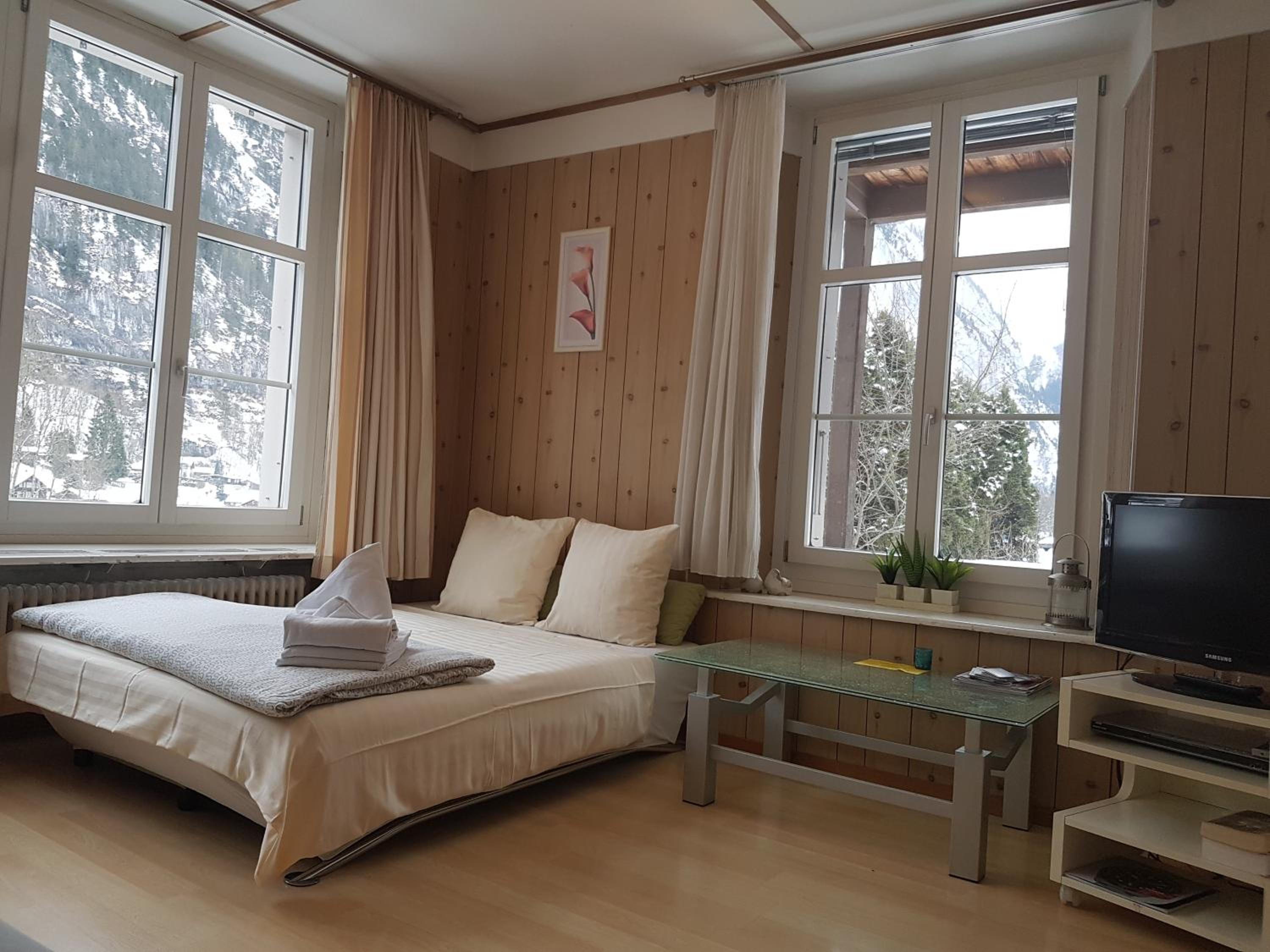 Angie's Apartments