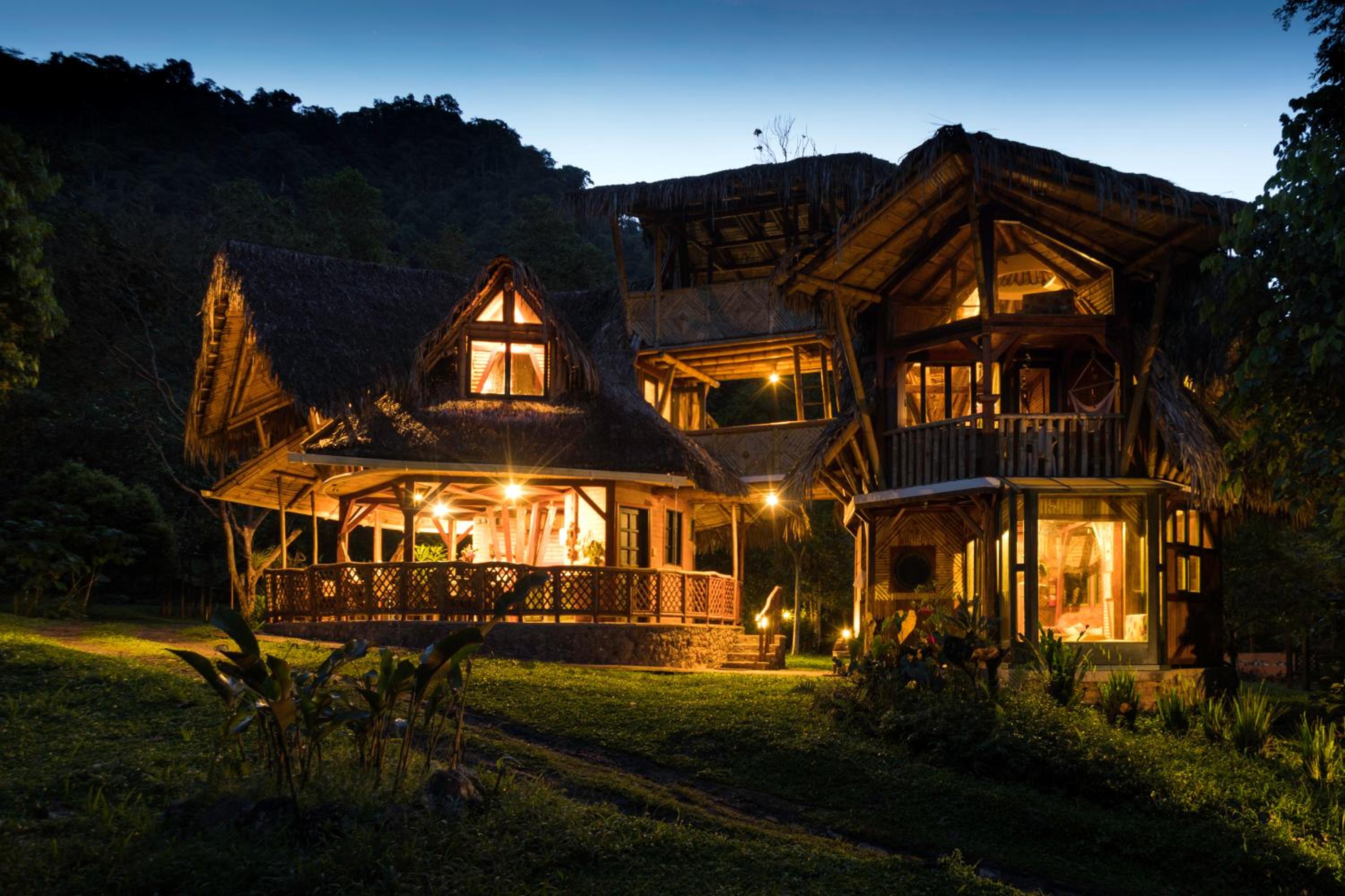 Sacha Urco Lodge -Private Cloud Forest Reserve in Mindo- 4x4 recommended March-April