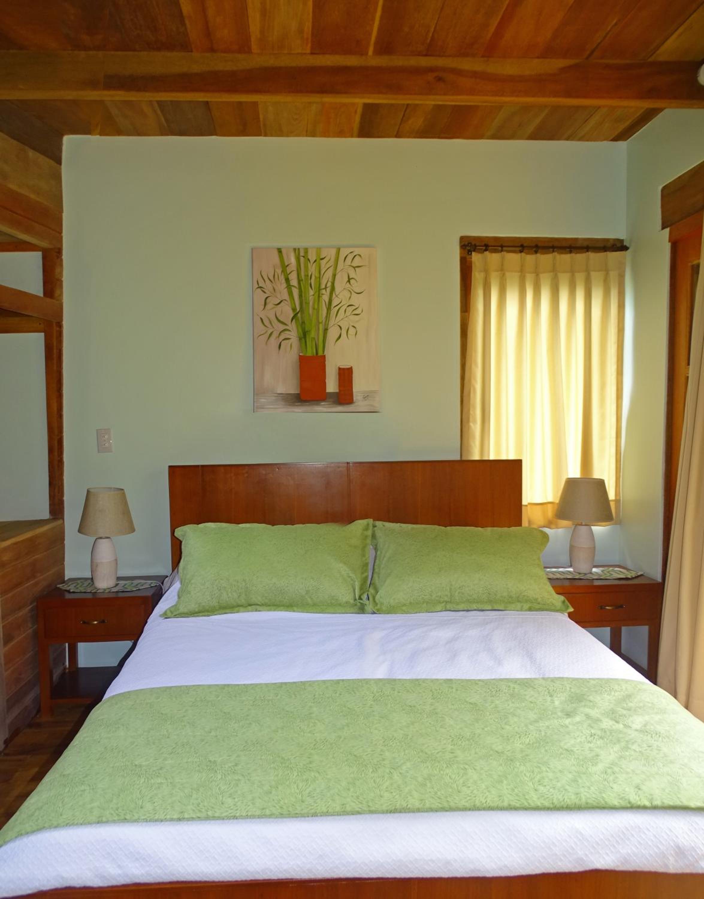 Sacha Urco Lodge -Private Cloud Forest Reserve in Mindo- 4x4 recommended March-April