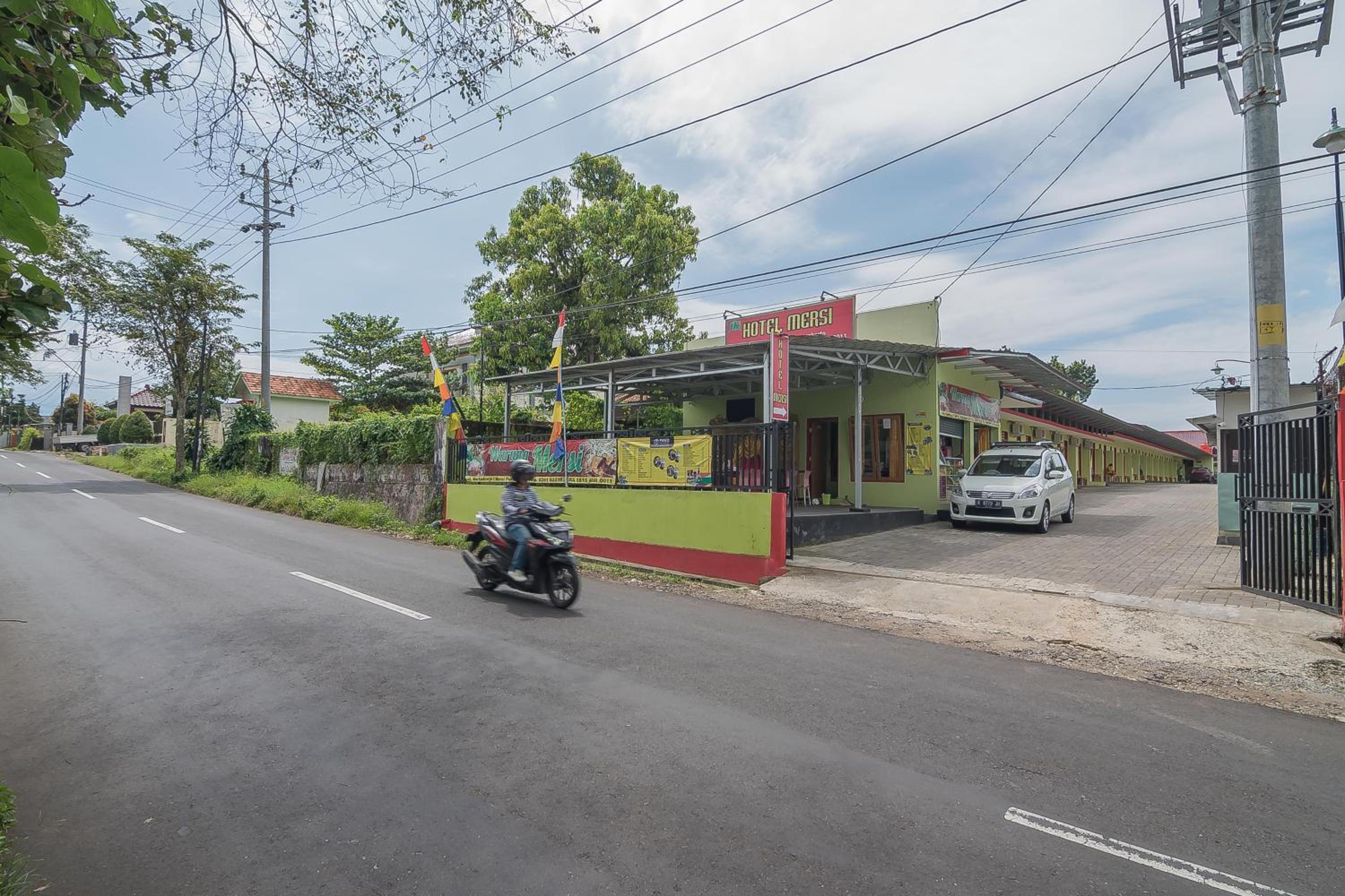 RedDoorz near Kampus UMP Purwokerto view 3