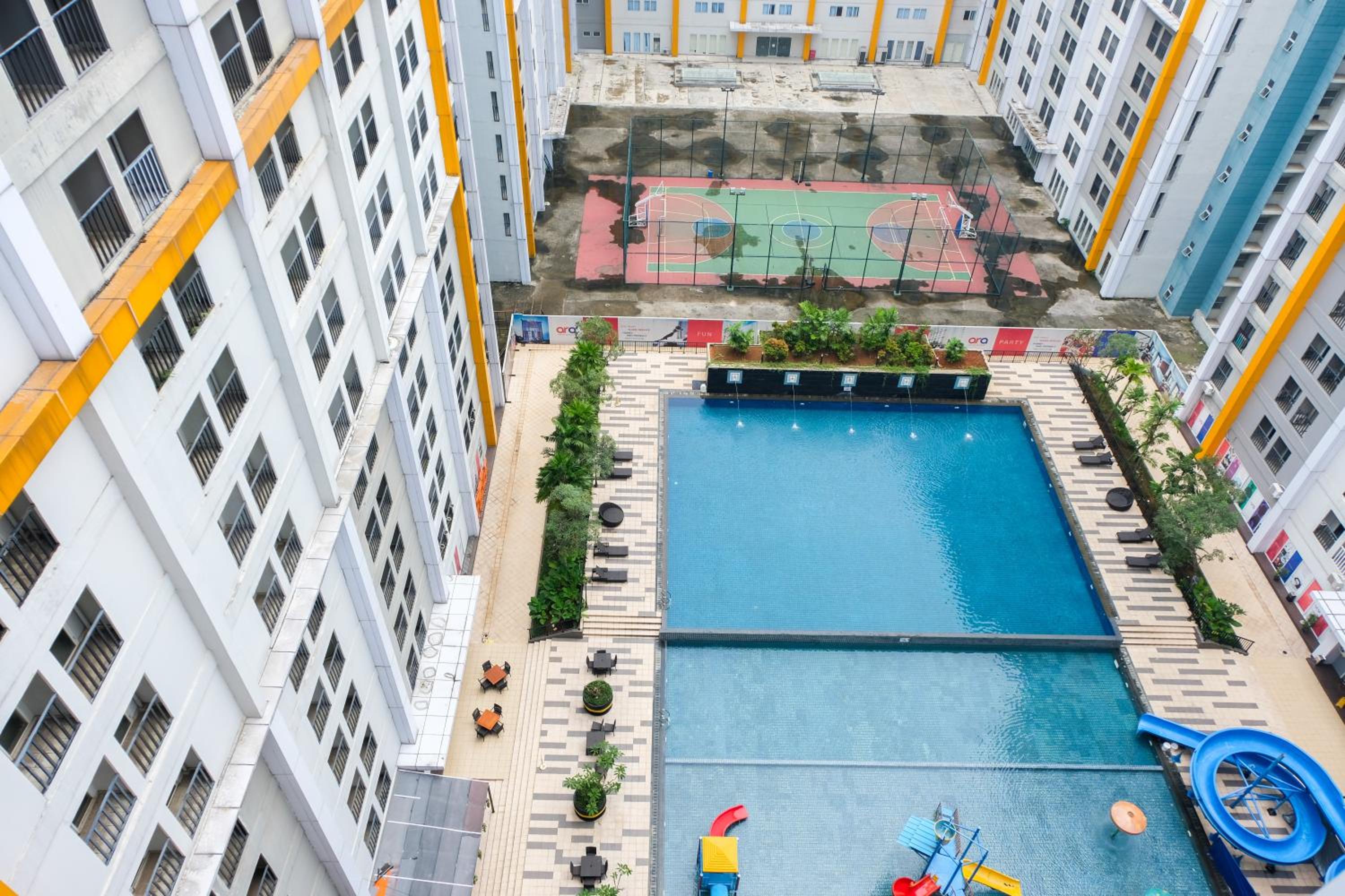 Simply Furnished 1BR at Paramount Skyline Apartment By Travelio view 2