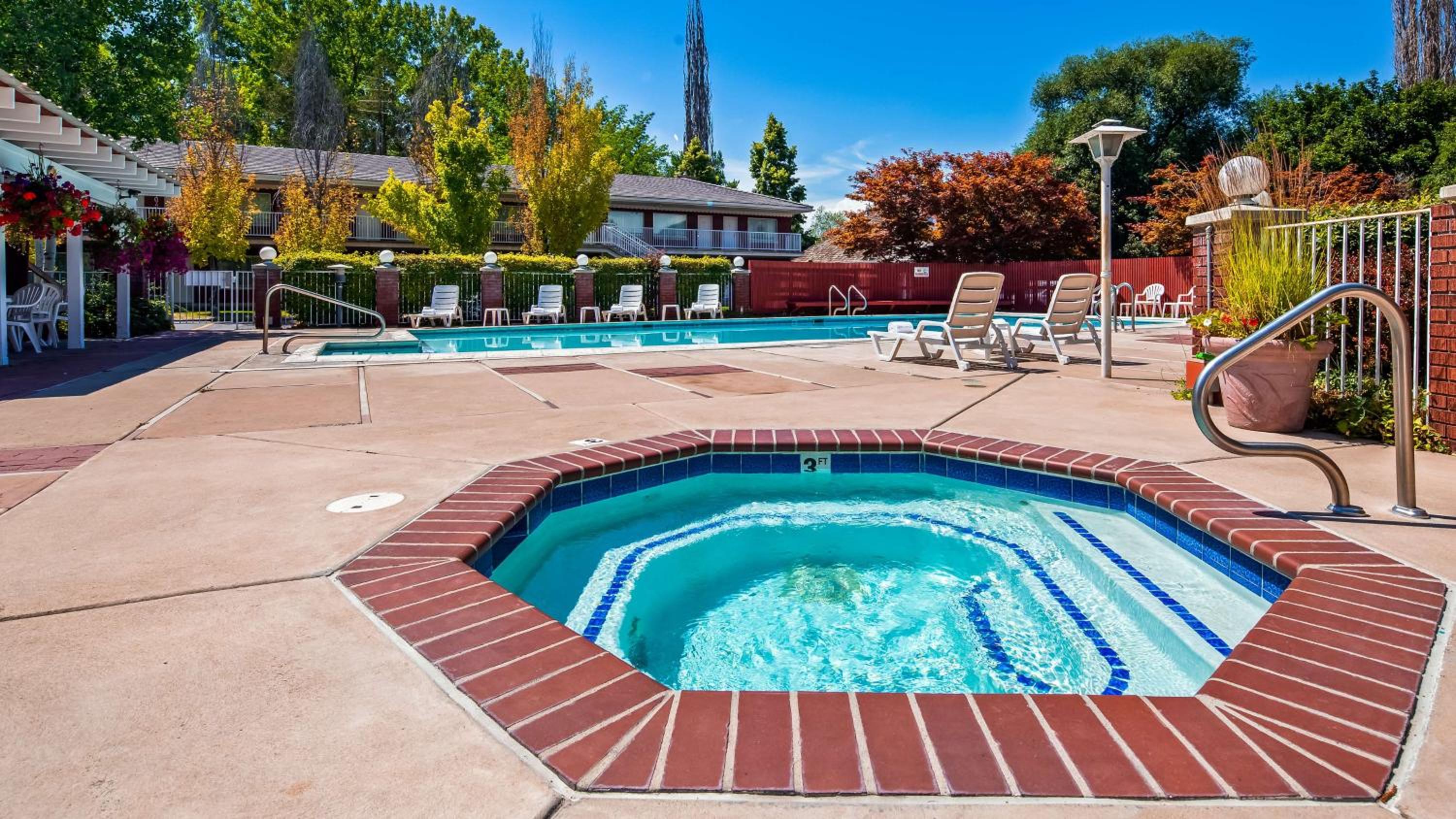 Logan Vacations - Baugh Motel, SureStay Collection by Best Western - Property Image 2