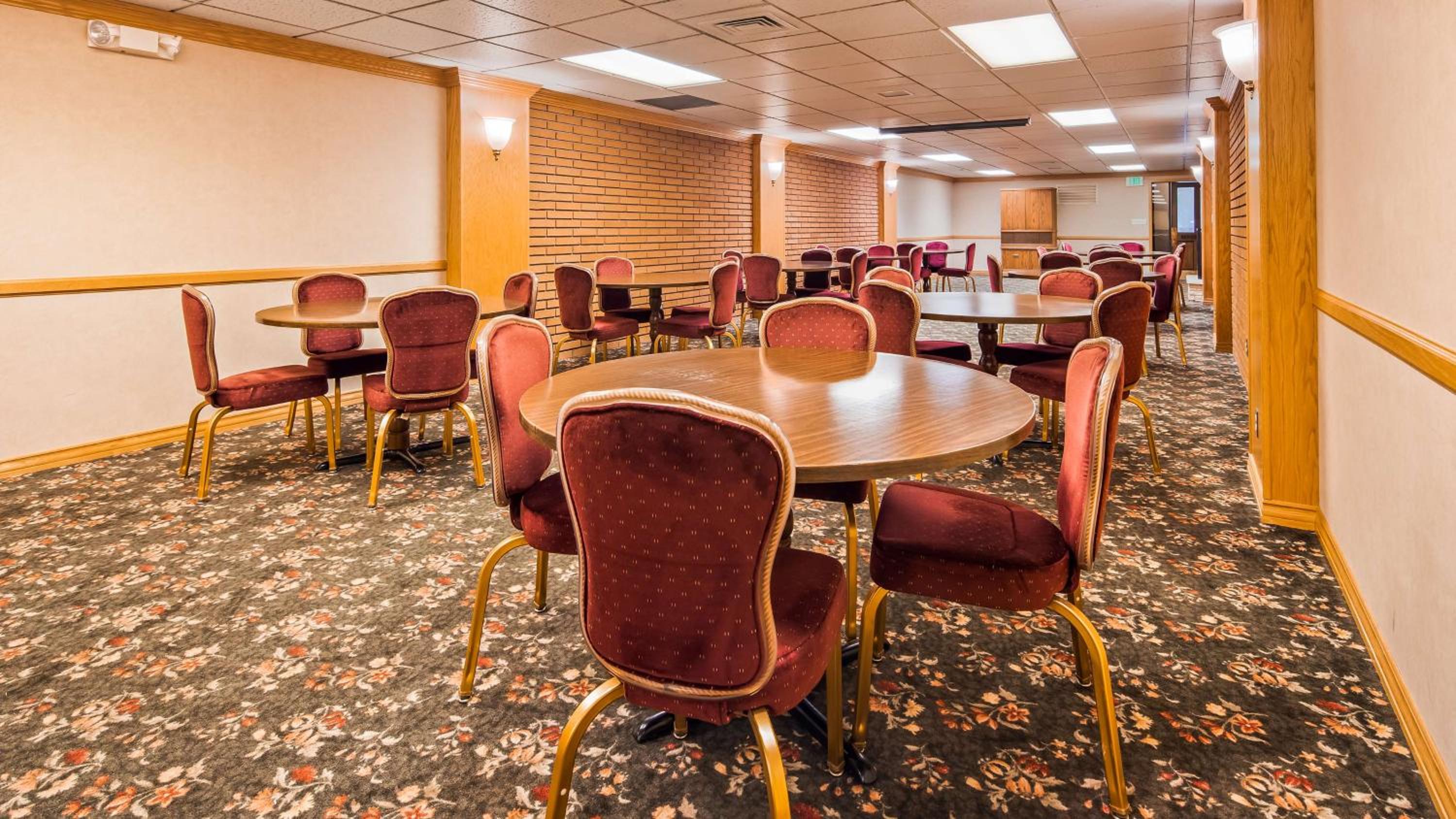 Logan Vacations - Baugh Motel, SureStay Collection by Best Western - Property Image 4
