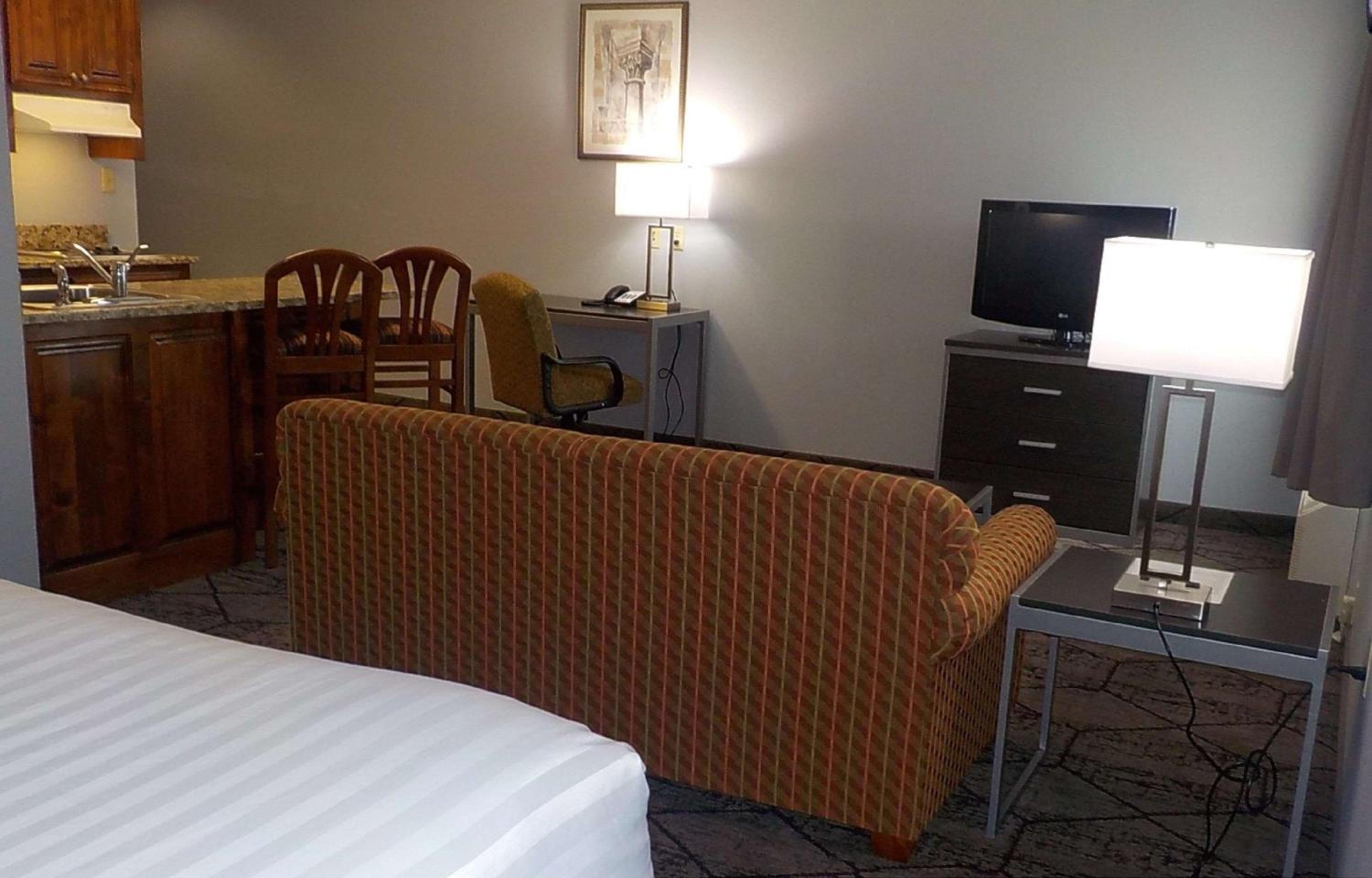 Warner Robins Vacations - SureStay Plus Hotel by Best Western Warner Robins AFB - Property Image 41