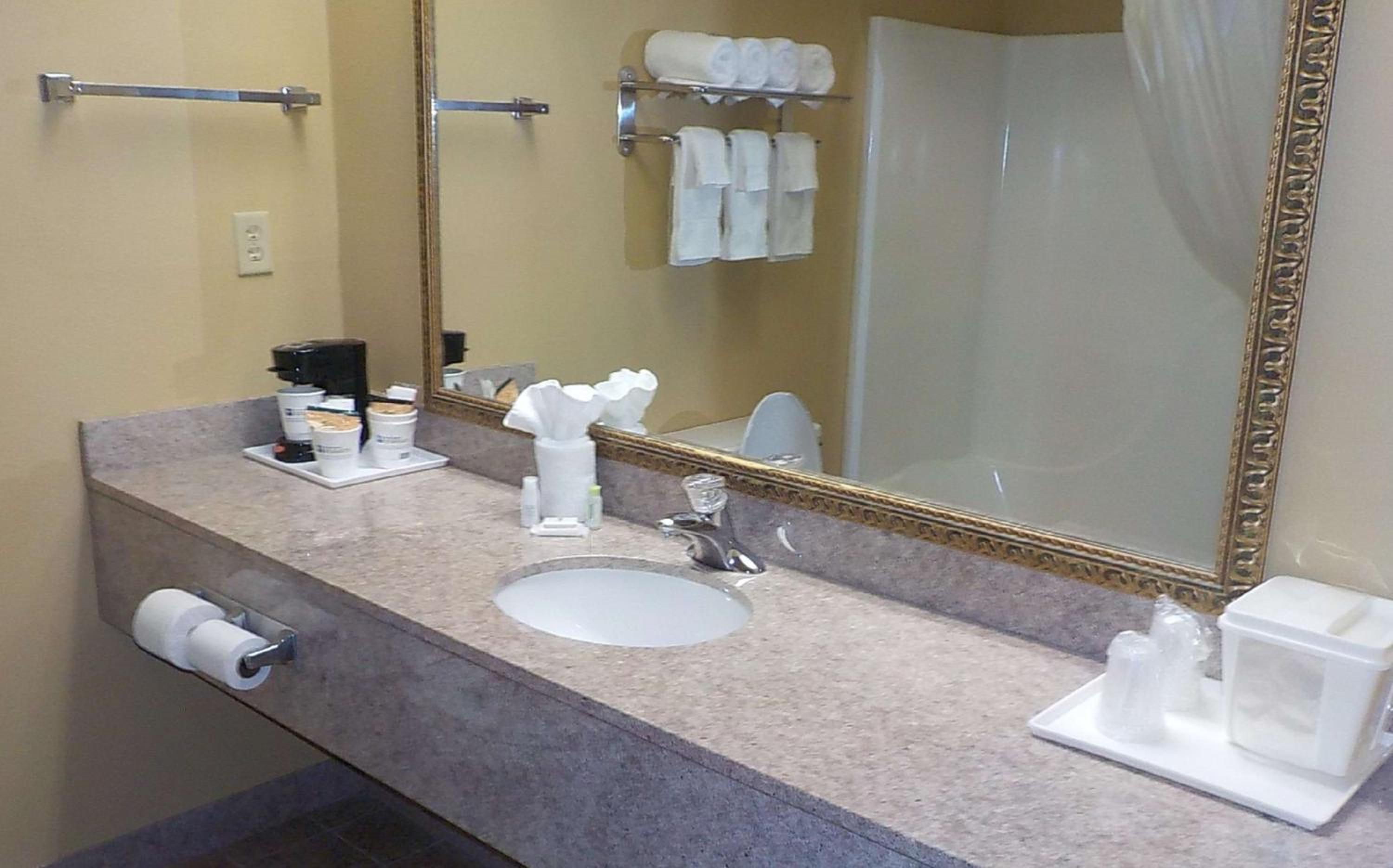 Warner Robins Vacations - SureStay Plus Hotel by Best Western Warner Robins AFB - Property Image 3