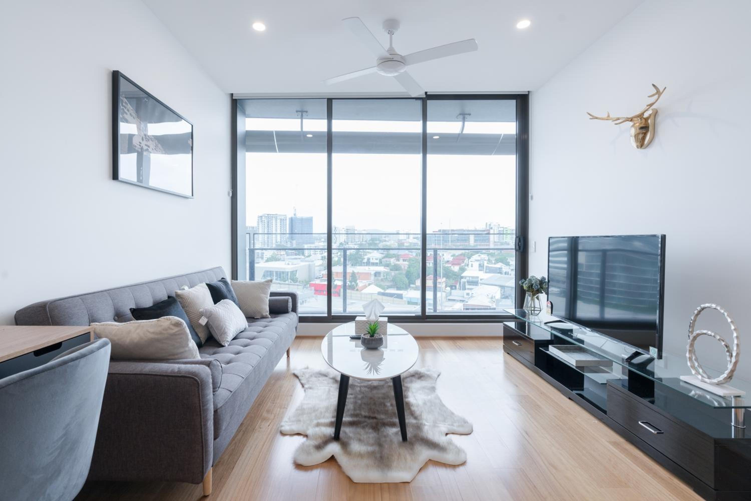 Minimalist & Warming APT - Close to CBD and Valley view 4