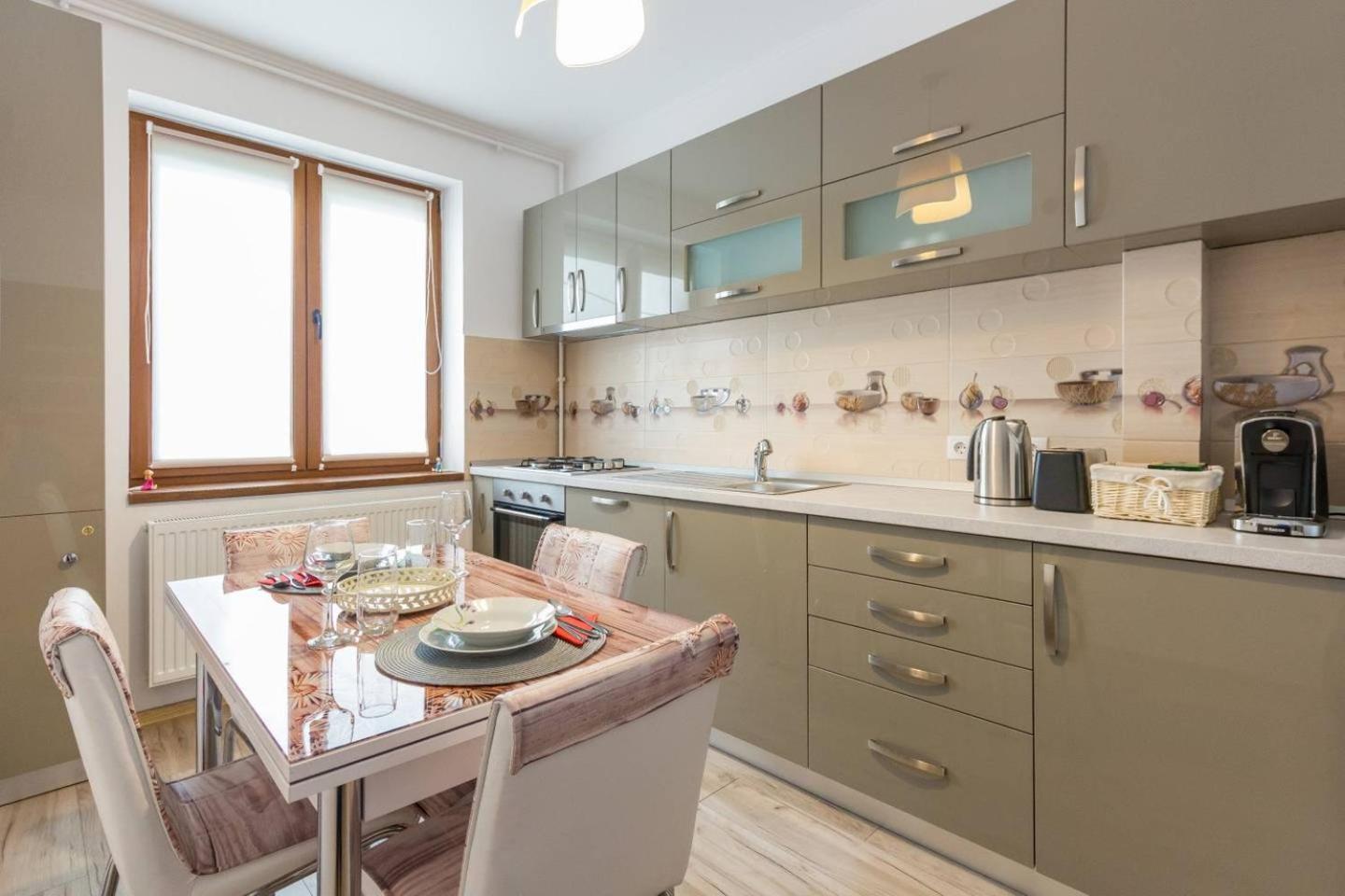 Spacious and Quiet 2 Bedroom Apartment
