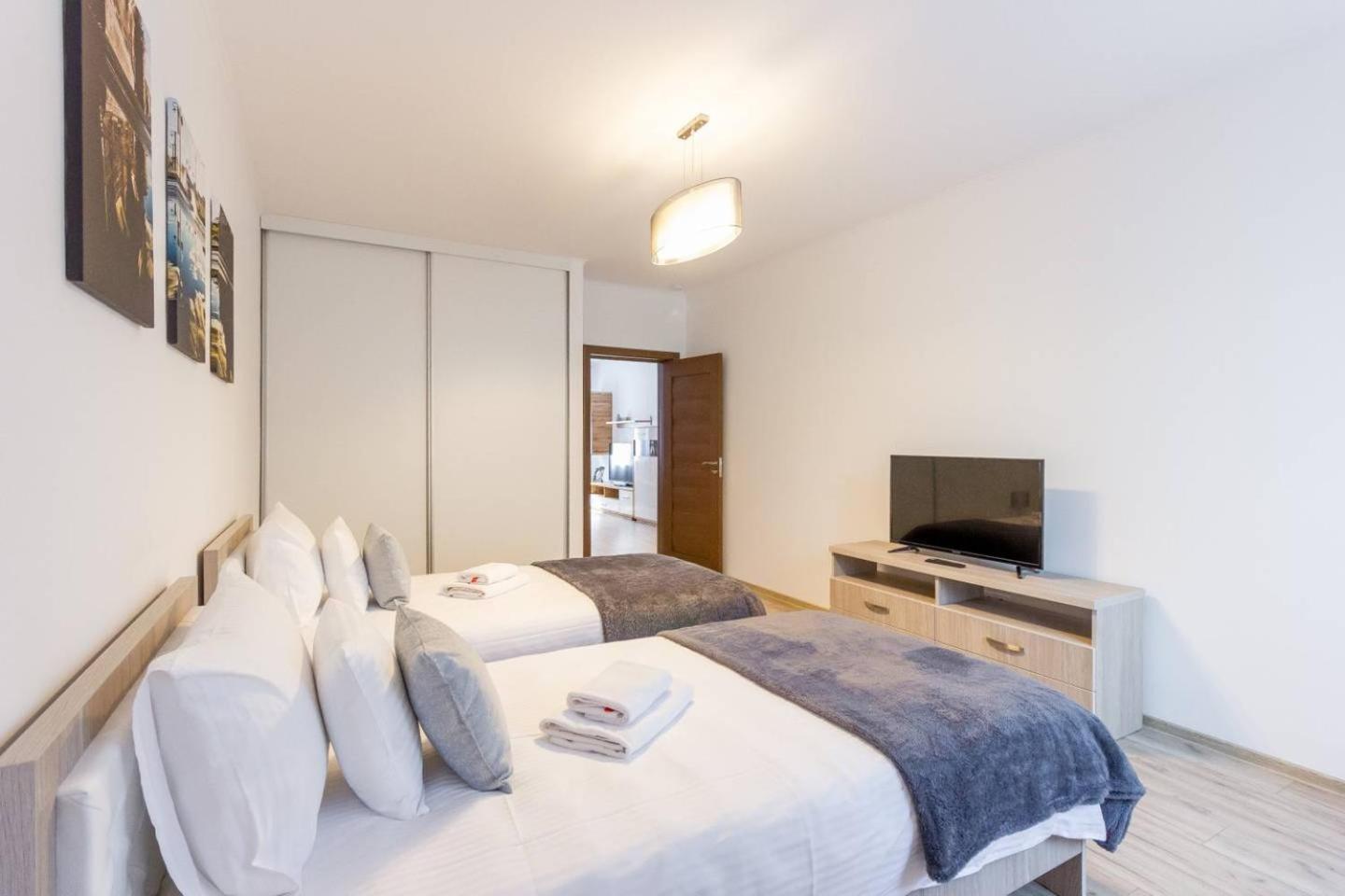 Spacious and Quiet 2 Bedroom Apartment