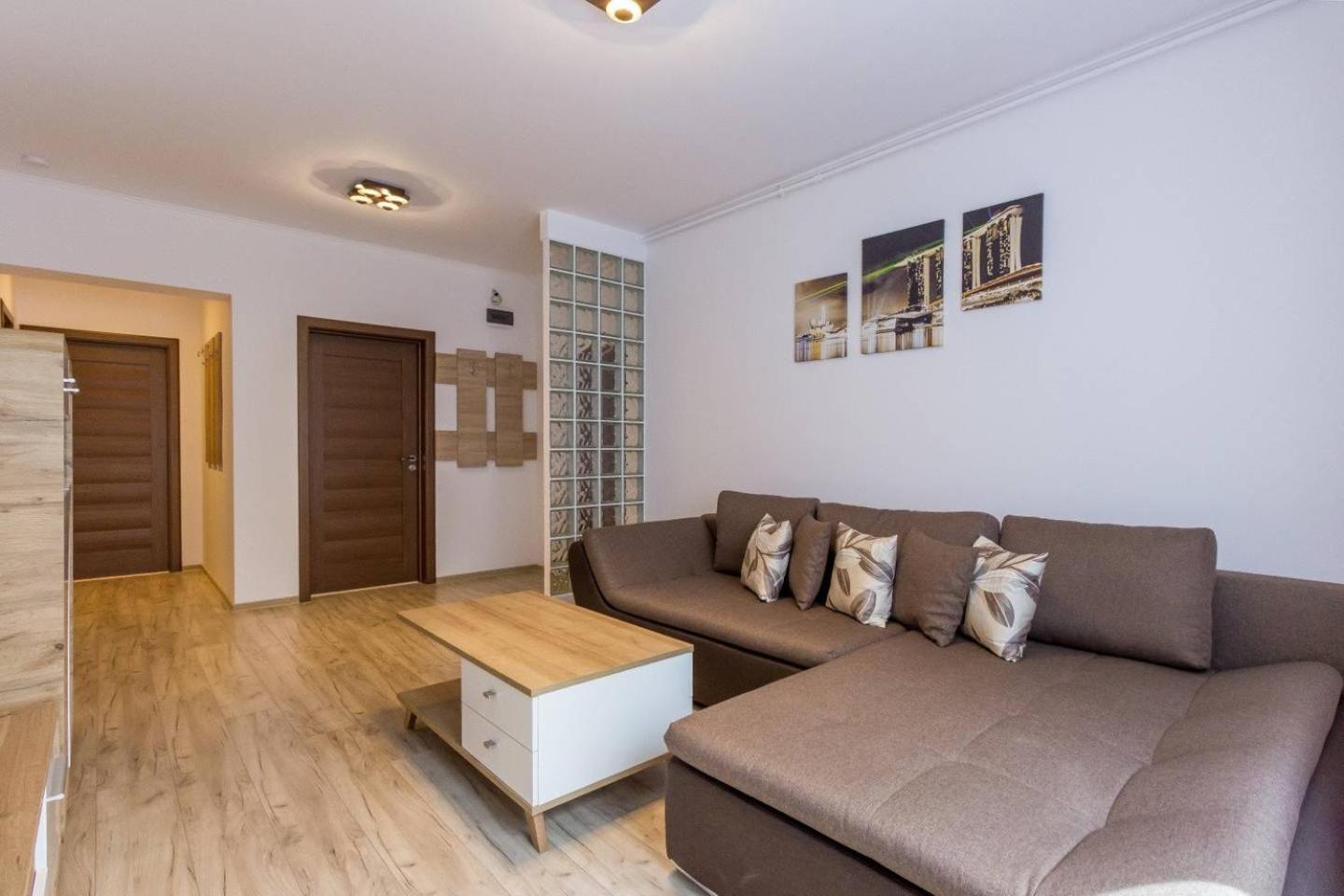 Spacious and Quiet 2 Bedroom Apartment