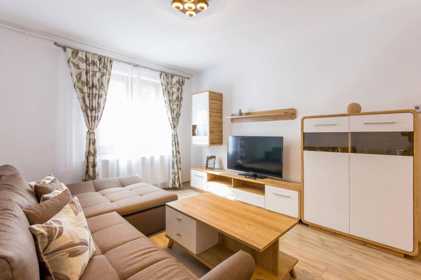 Spacious and Quiet 2 Bedroom Apartment
