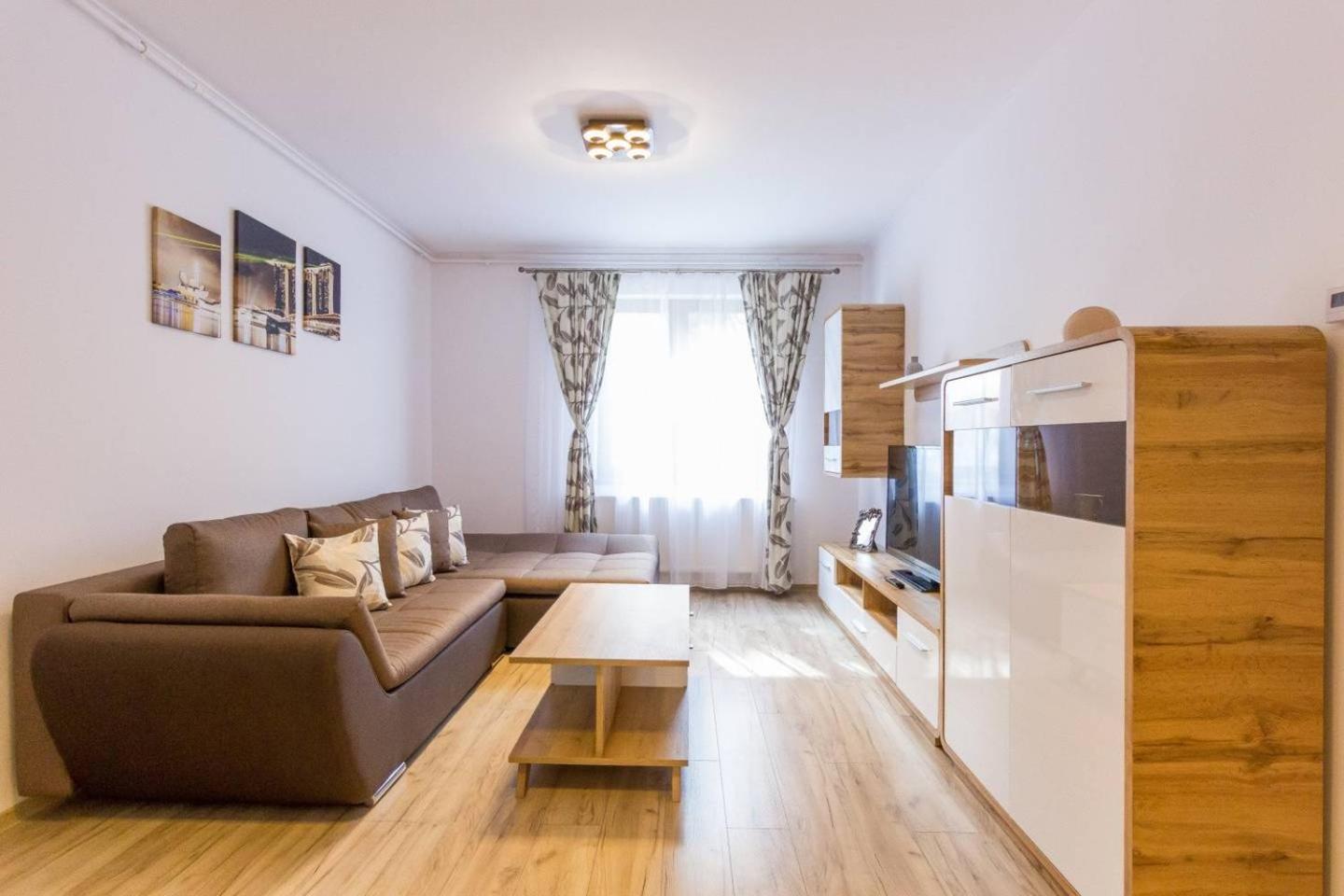 Spacious and Quiet 2 Bedroom Apartment