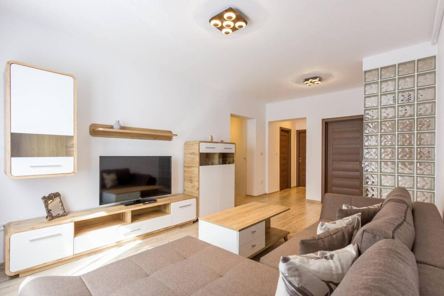 Spacious and Quiet 2 Bedroom Apartment