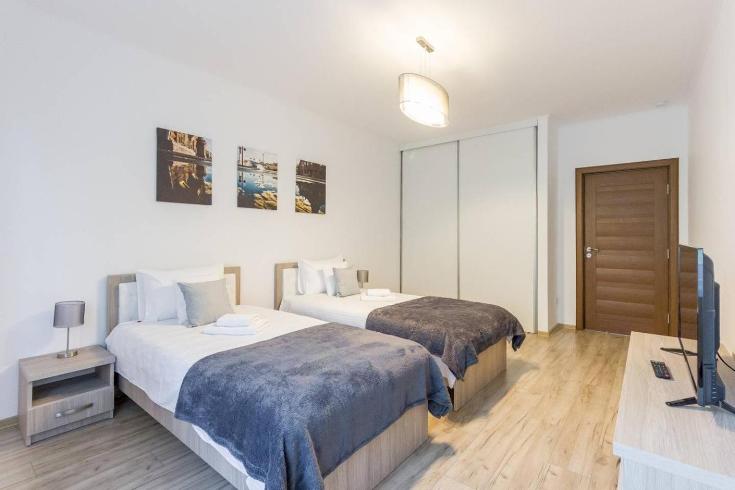 Spacious and Quiet 2 Bedroom Apartment