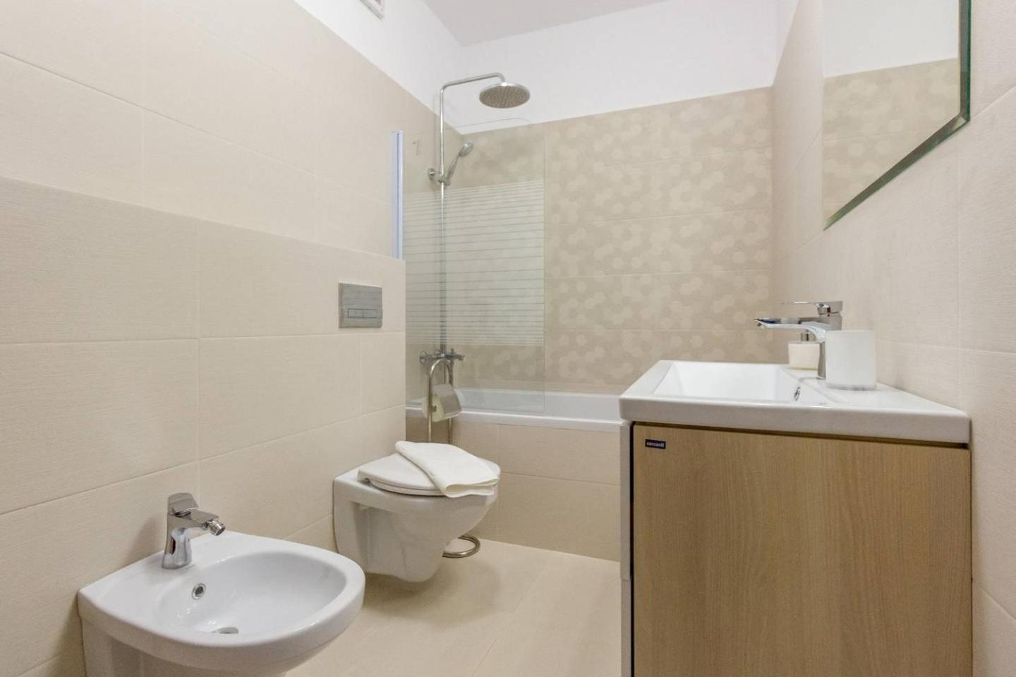 Spacious and Quiet 2 Bedroom Apartment