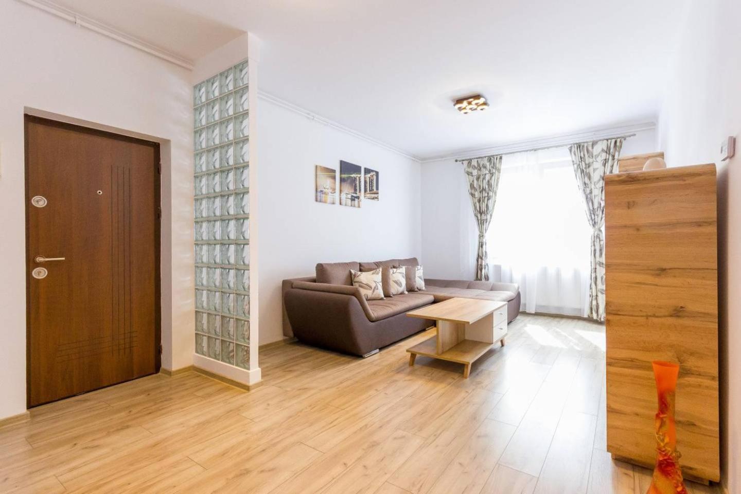 Spacious and Quiet 2 Bedroom Apartment