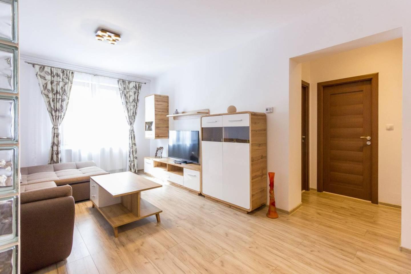 Spacious and Quiet 2 Bedroom Apartment
