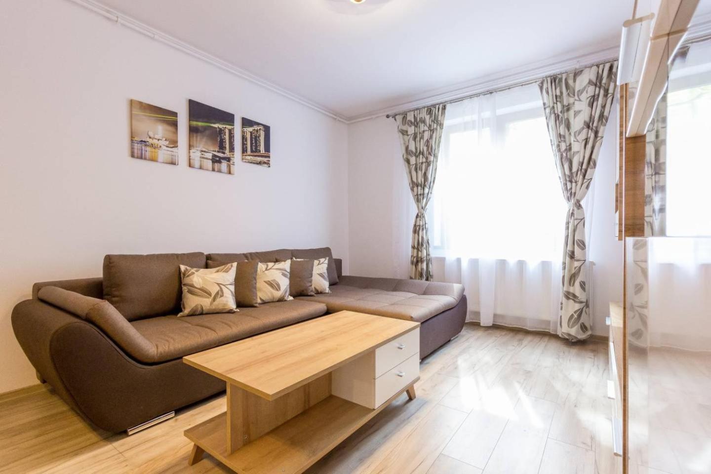 Spacious and Quiet 2 Bedroom Apartment