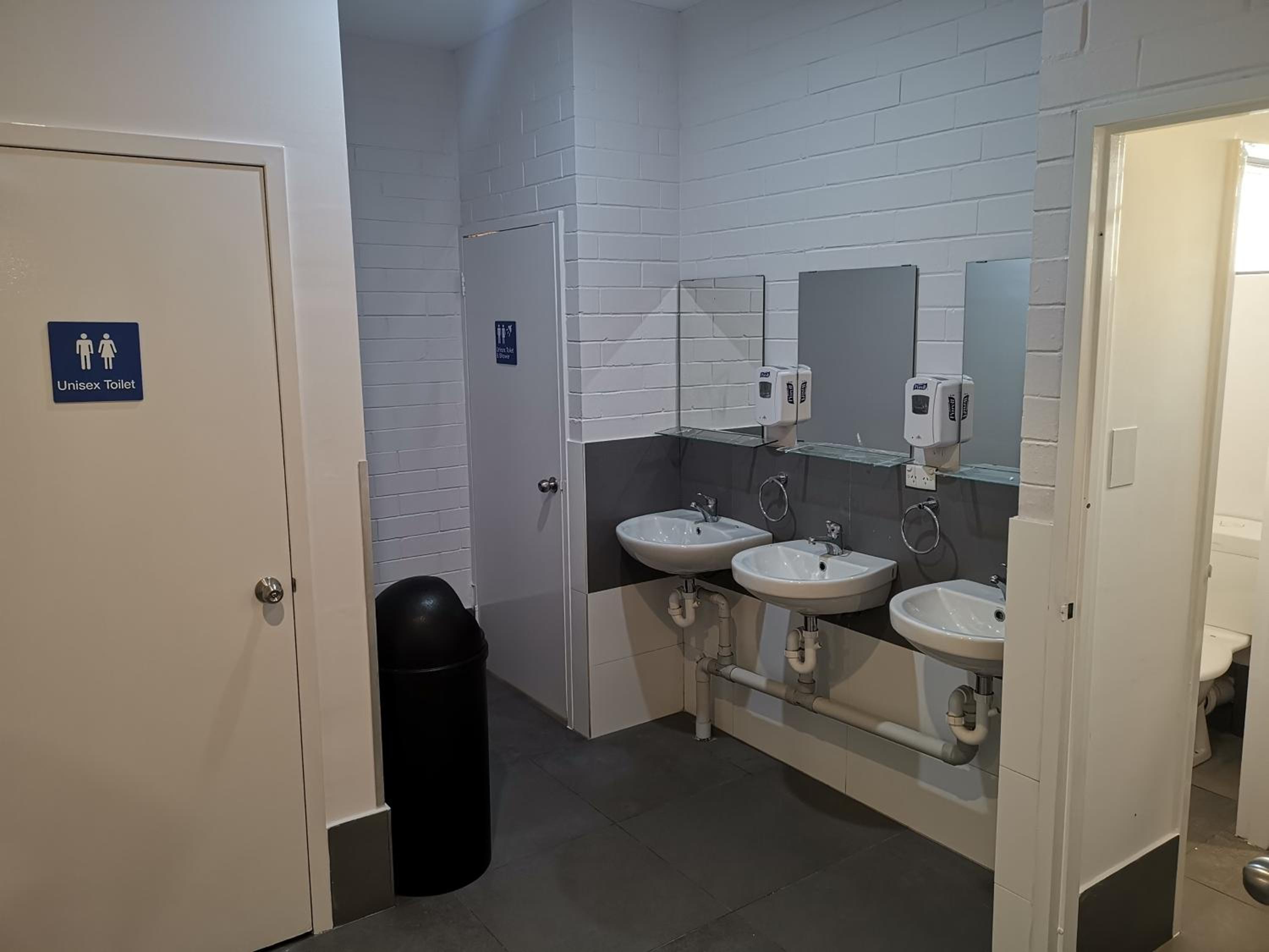 Quokka Backpackers Hostel Perth - note - Valid passport required to check in