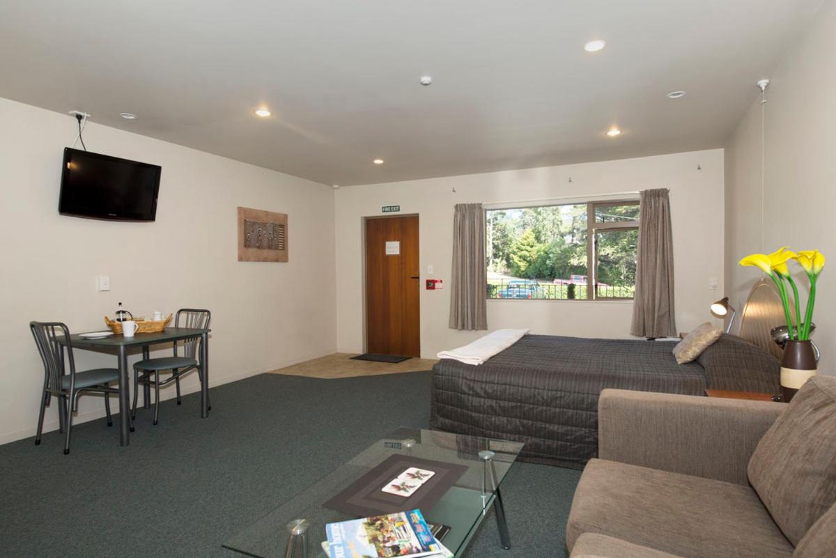 Lake Point Motel