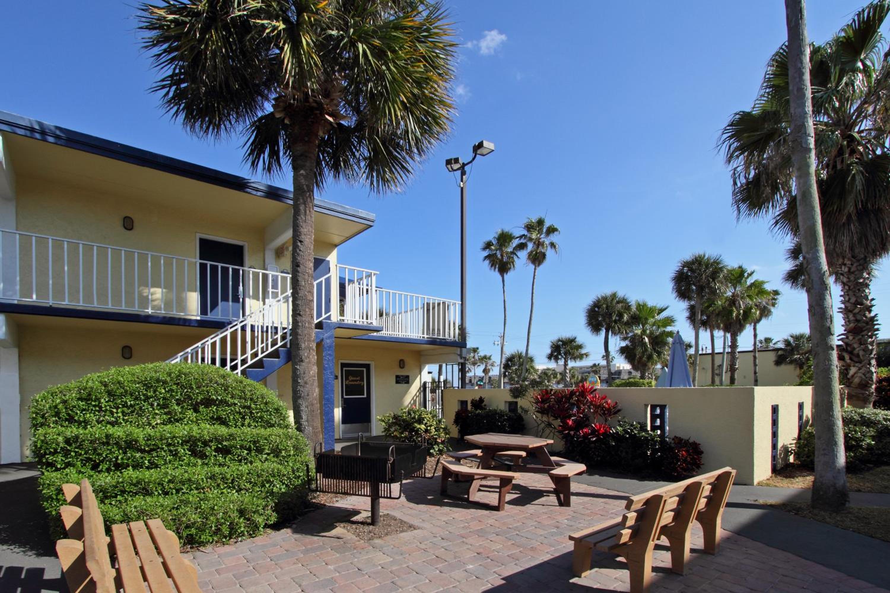 Days Inn by Wyndham Cocoa Beach Port Canaveral