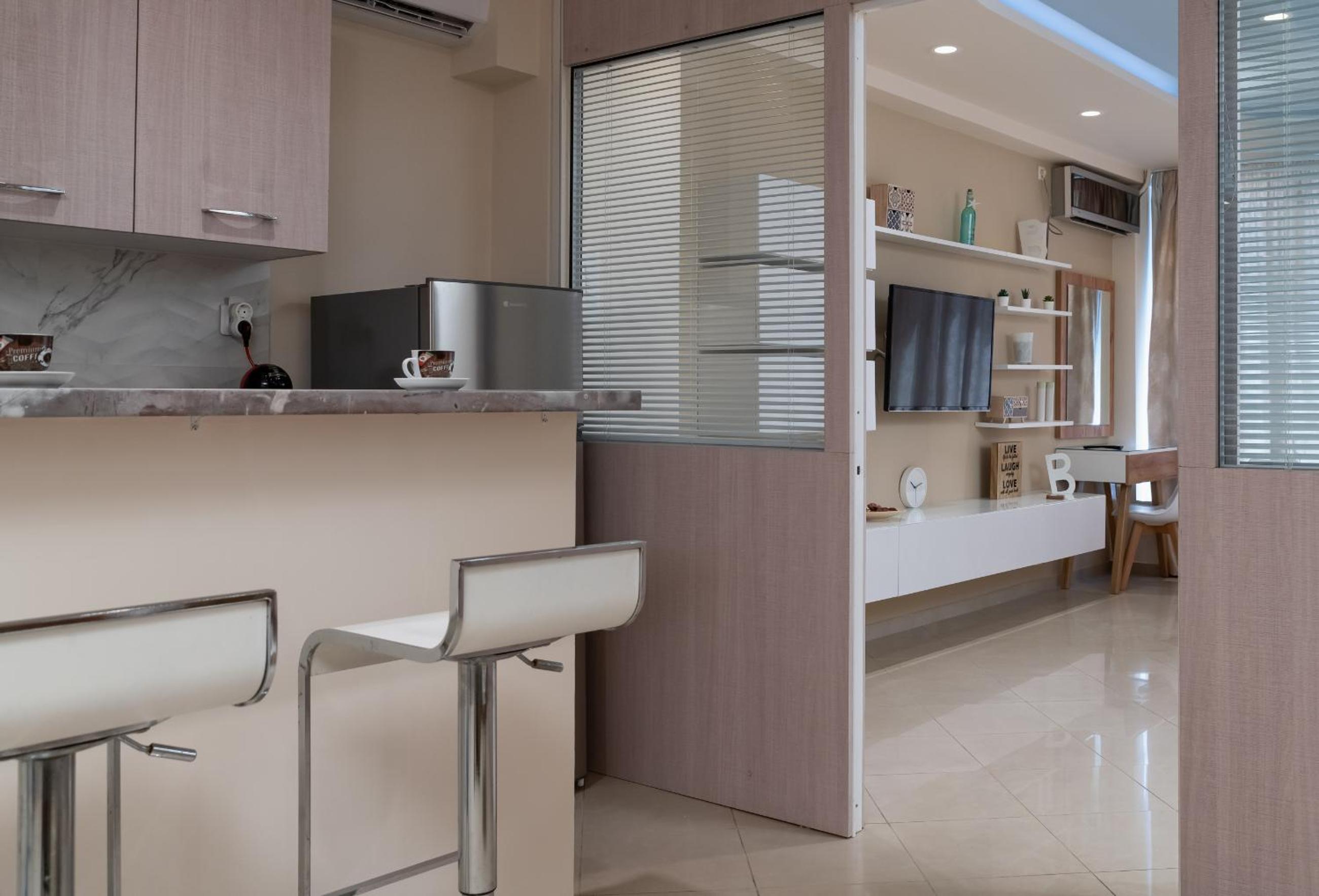 Amazing Apartments @ Monastiraki Subway Station
