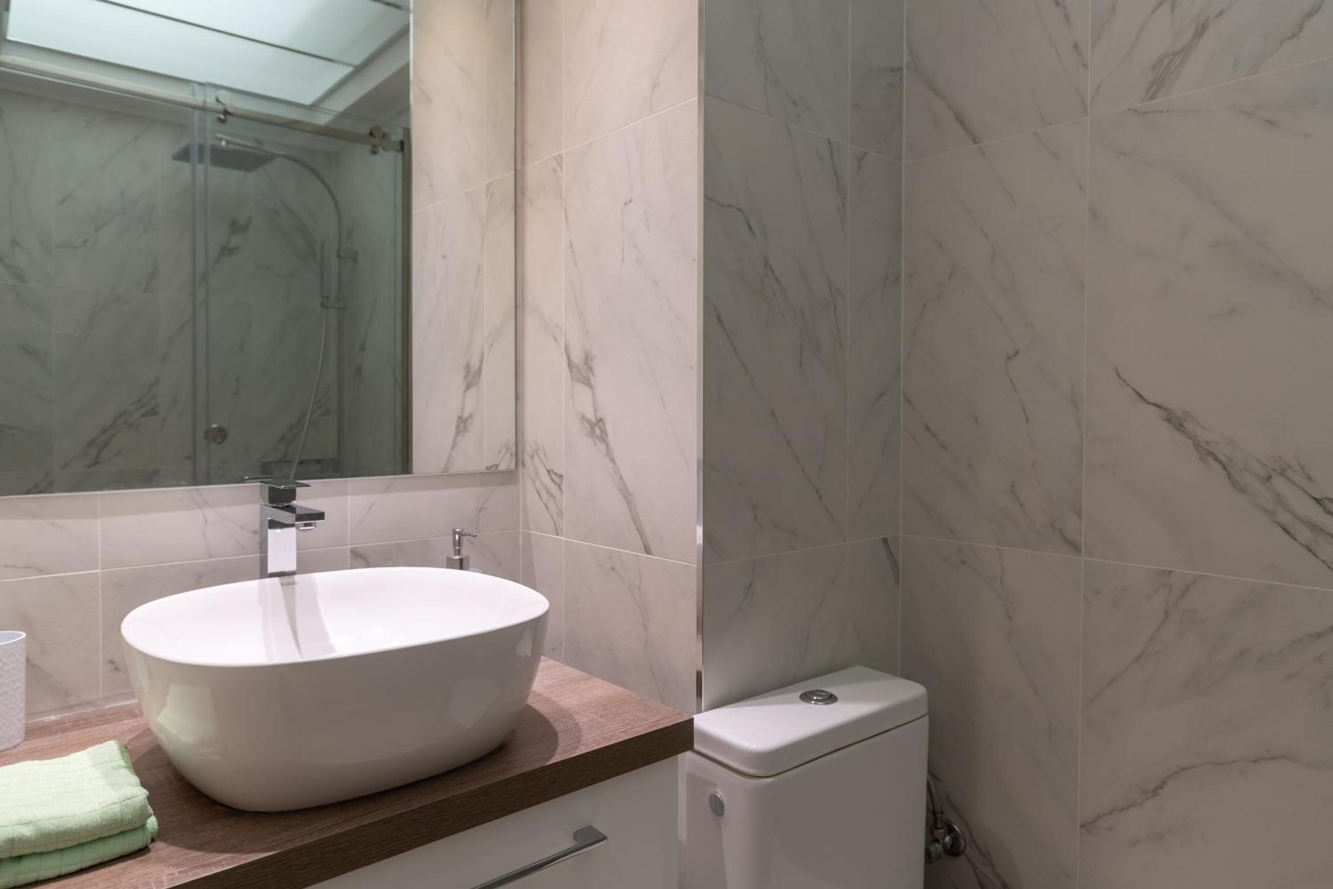 Amazing Apartments @ Monastiraki Subway Station