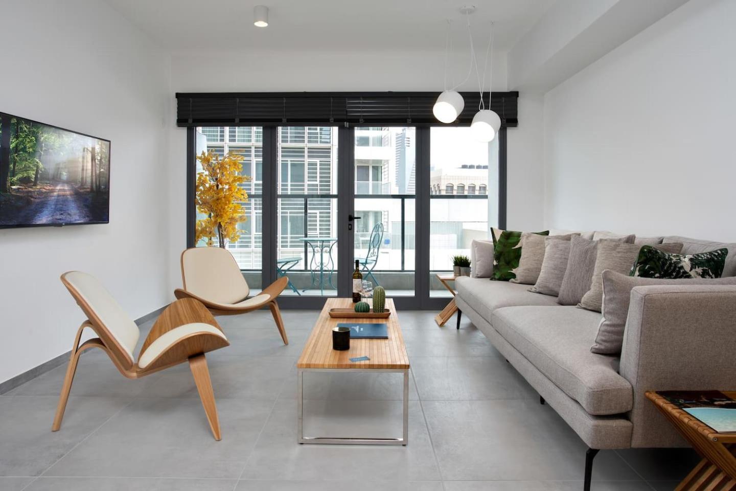 Spacious 3BR Penthouse with Jacuzzi on Rosthchild by HolyGuest