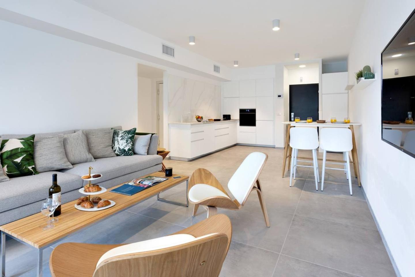 Spacious 3BR Penthouse with Jacuzzi on Rosthchild by HolyGuest