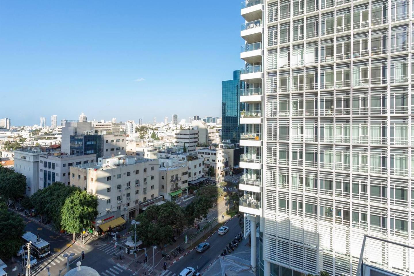 Spacious 3BR Penthouse with Jacuzzi on Rosthchild by HolyGuest
