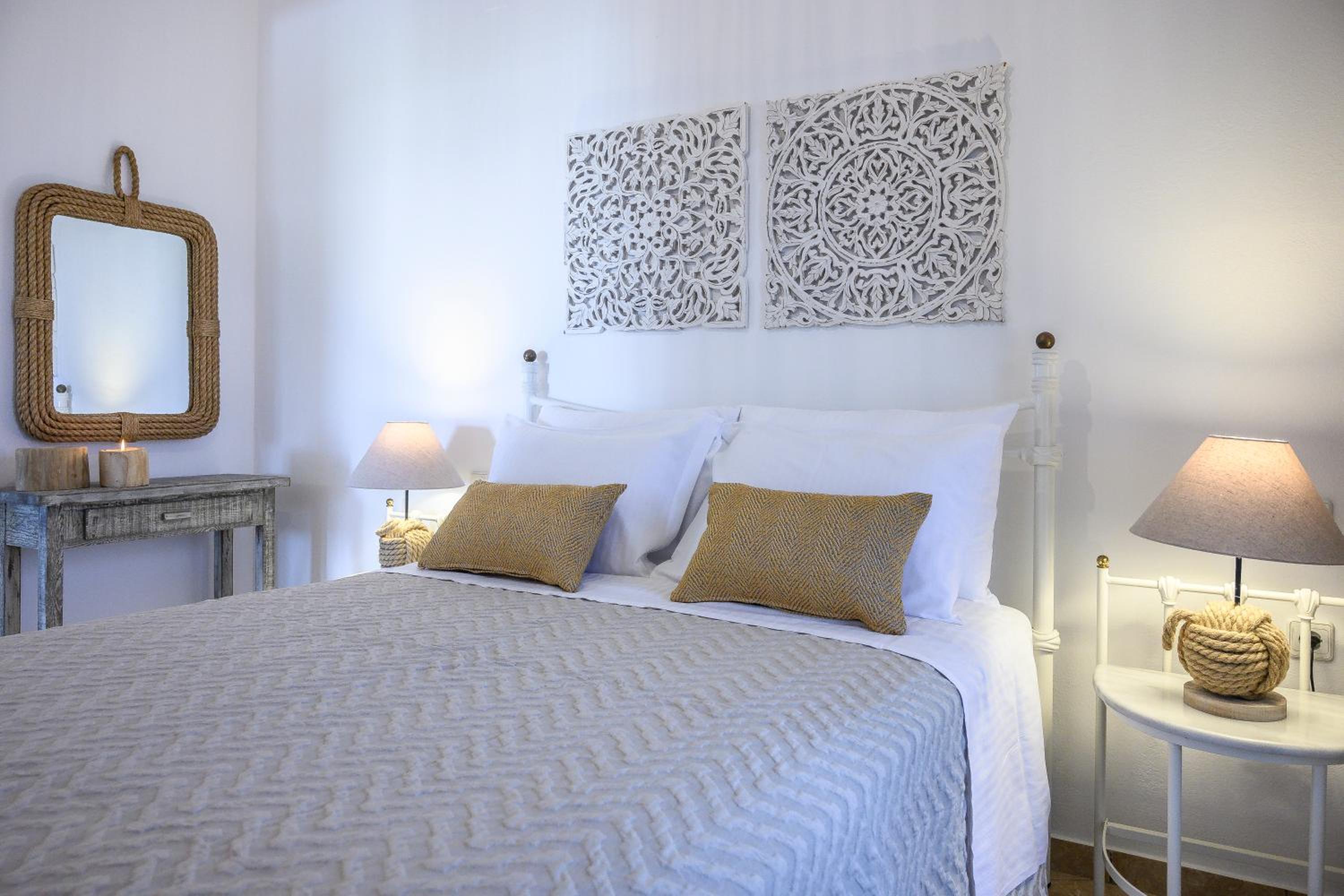 Mirabeli Apartments & Suites