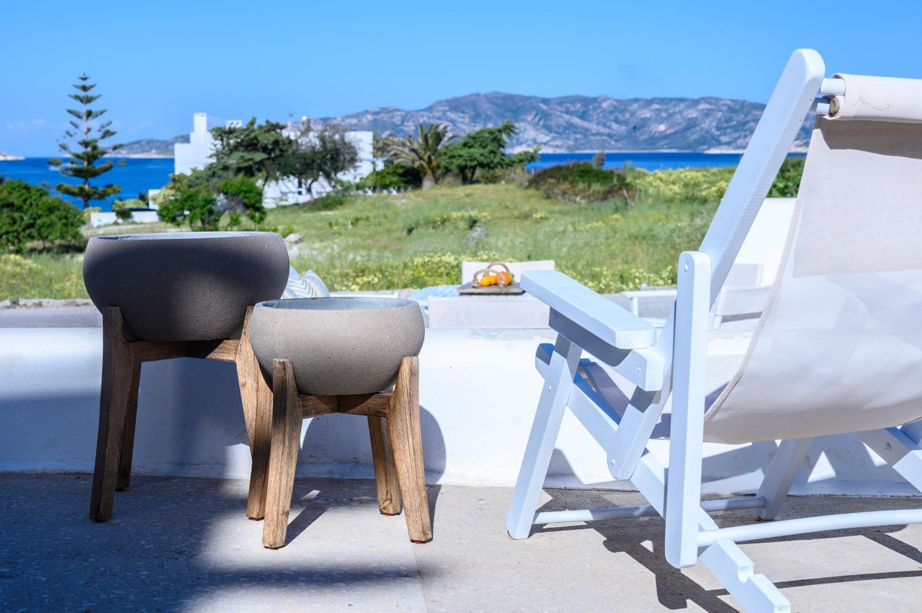 Mirabeli Apartments & Suites