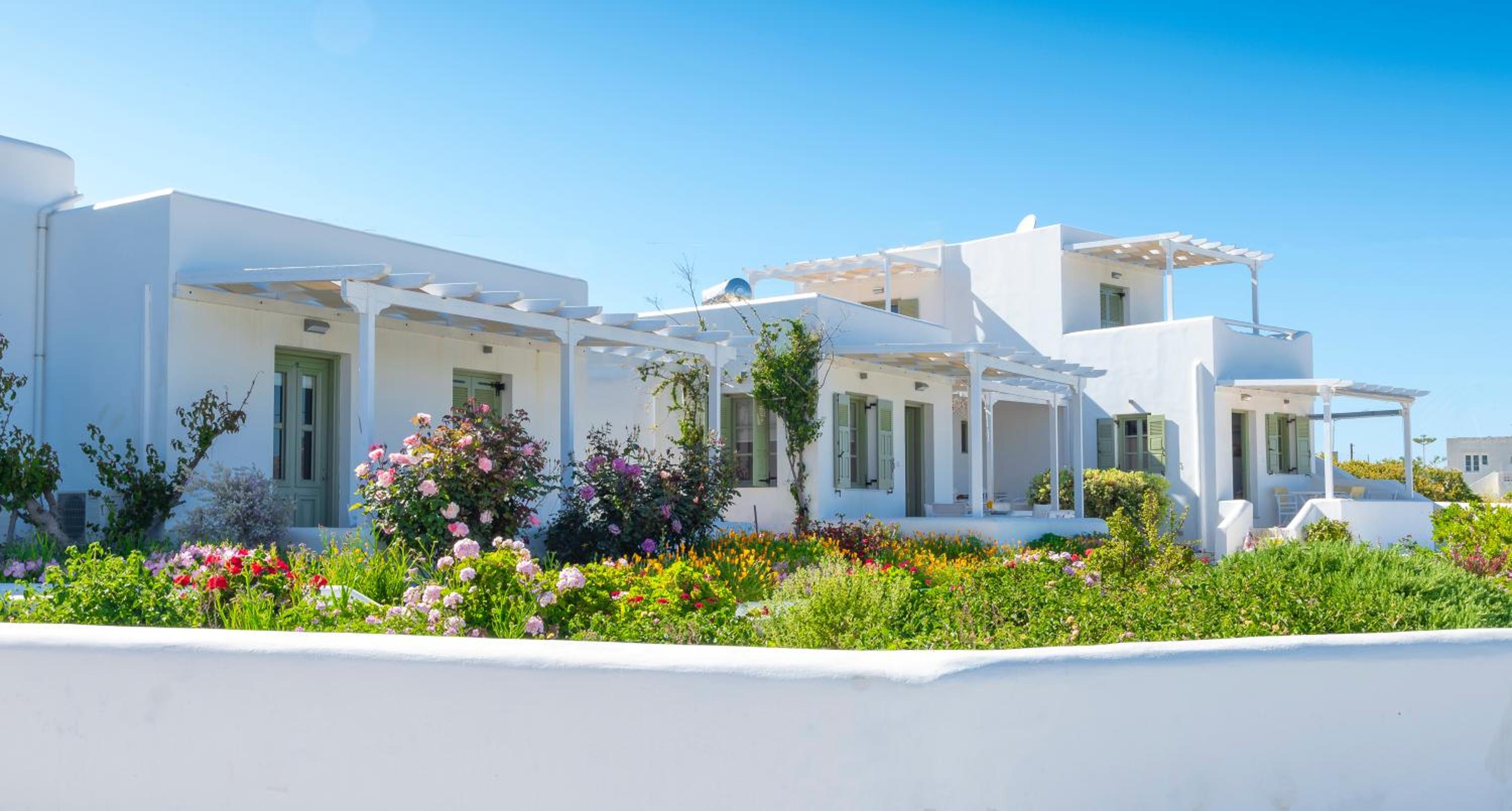 Mirabeli Apartments & Suites